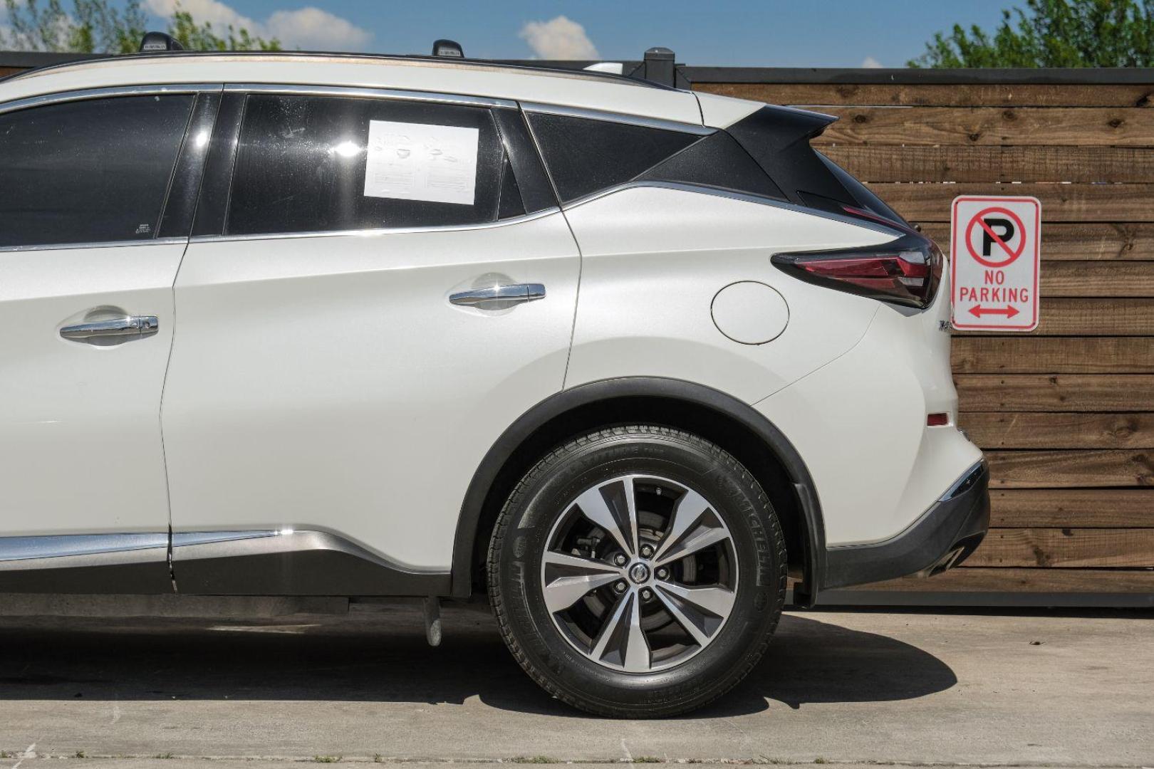 2019 white Nissan Murano SV (5N1AZ2MJ7KN) with an 3.5L V6 DOHC 24V engine, Continuously Variable Transmission transmission, located at 2401 E Main St., Grand Prairie, TX, 75050, (972) 262-4440, 32.748981, -96.969643 - Photo#16