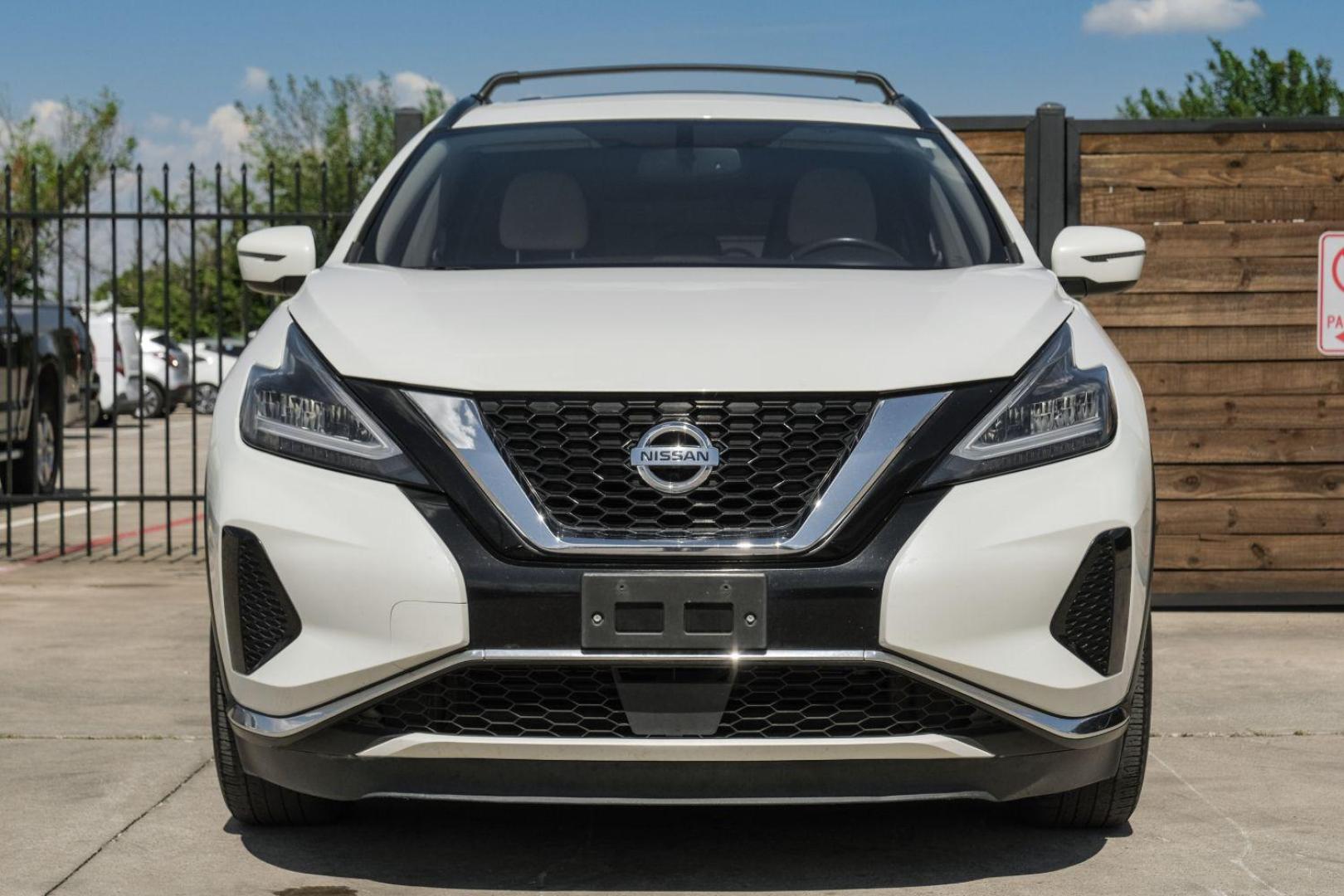 2019 white Nissan Murano SV (5N1AZ2MJ7KN) with an 3.5L V6 DOHC 24V engine, Continuously Variable Transmission transmission, located at 2401 E Main St., Grand Prairie, TX, 75050, (972) 262-4440, 32.748981, -96.969643 - Photo#4