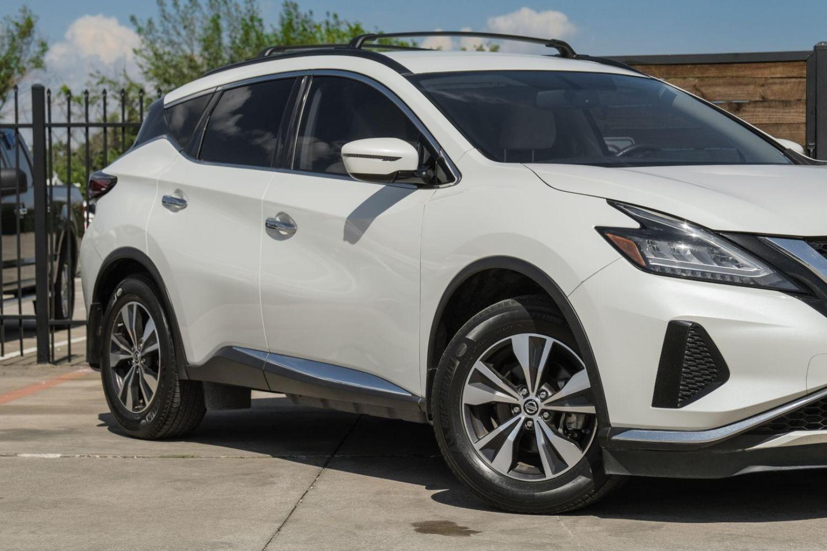 2019 white Nissan Murano SV (5N1AZ2MJ7KN) with an 3.5L V6 DOHC 24V engine, Continuously Variable Transmission transmission, located at 2401 E Main St., Grand Prairie, TX, 75050, (972) 262-4440, 32.748981, -96.969643 - Photo#6