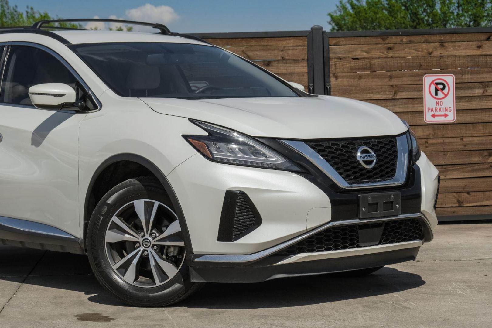 2019 white Nissan Murano SV (5N1AZ2MJ7KN) with an 3.5L V6 DOHC 24V engine, Continuously Variable Transmission transmission, located at 2401 E Main St., Grand Prairie, TX, 75050, (972) 262-4440, 32.748981, -96.969643 - Photo#7