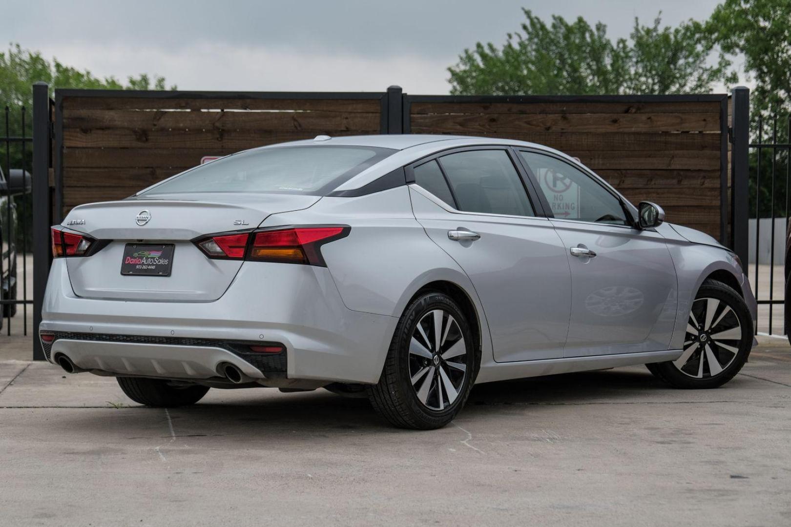 2020 silver Nissan Altima 2.5 SL (1N4BL4EV8LC) with an 2.5L L4 DOHC 16V engine, Continuously Variable Transmission transmission, located at 2401 E Main St., Grand Prairie, TX, 75050, (972) 262-4440, 32.748981, -96.969643 - Photo#10