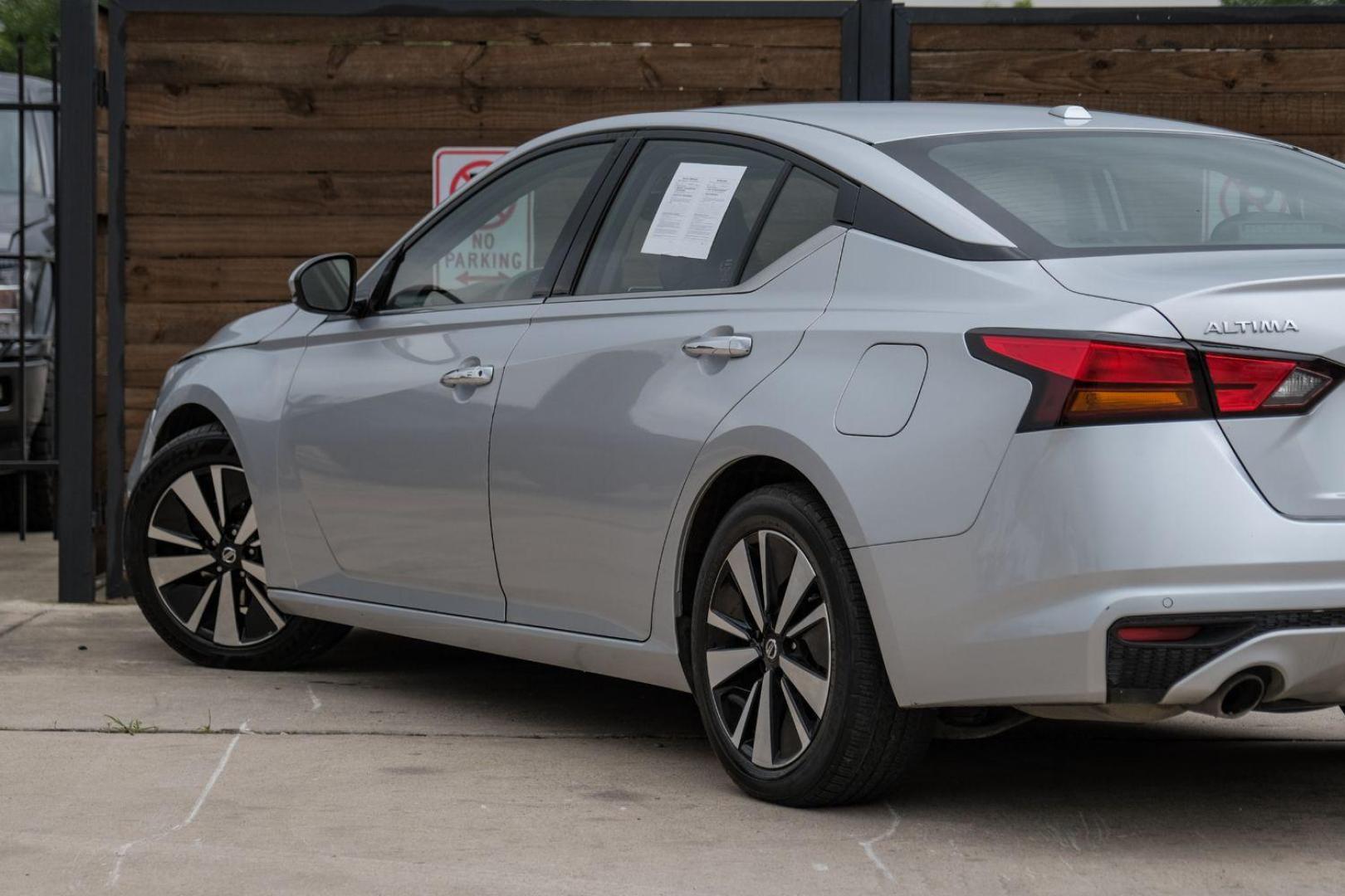 2020 silver Nissan Altima 2.5 SL (1N4BL4EV8LC) with an 2.5L L4 DOHC 16V engine, Continuously Variable Transmission transmission, located at 2401 E Main St., Grand Prairie, TX, 75050, (972) 262-4440, 32.748981, -96.969643 - Photo#14