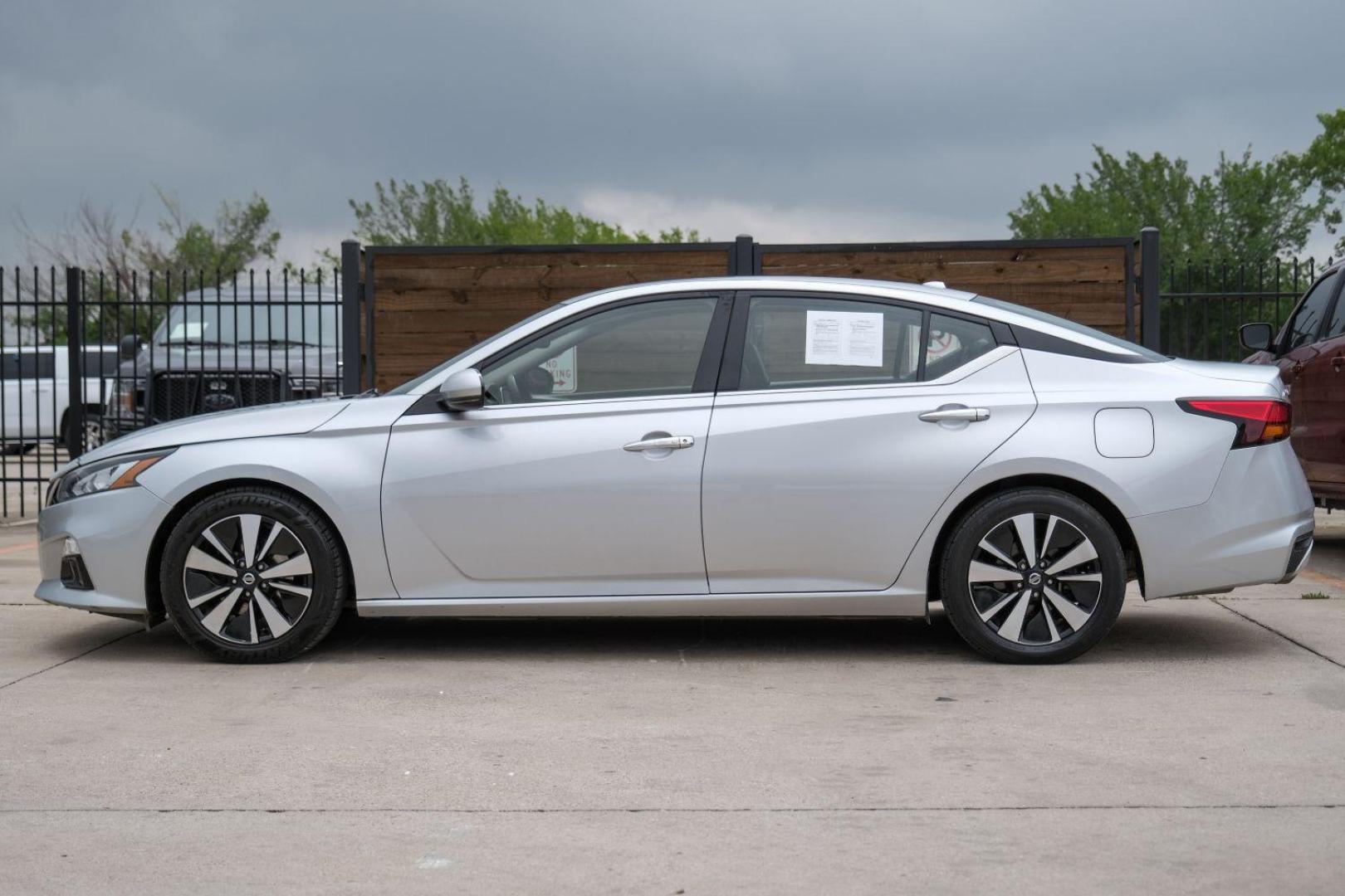 2020 silver Nissan Altima 2.5 SL (1N4BL4EV8LC) with an 2.5L L4 DOHC 16V engine, Continuously Variable Transmission transmission, located at 2401 E Main St., Grand Prairie, TX, 75050, (972) 262-4440, 32.748981, -96.969643 - Photo#15