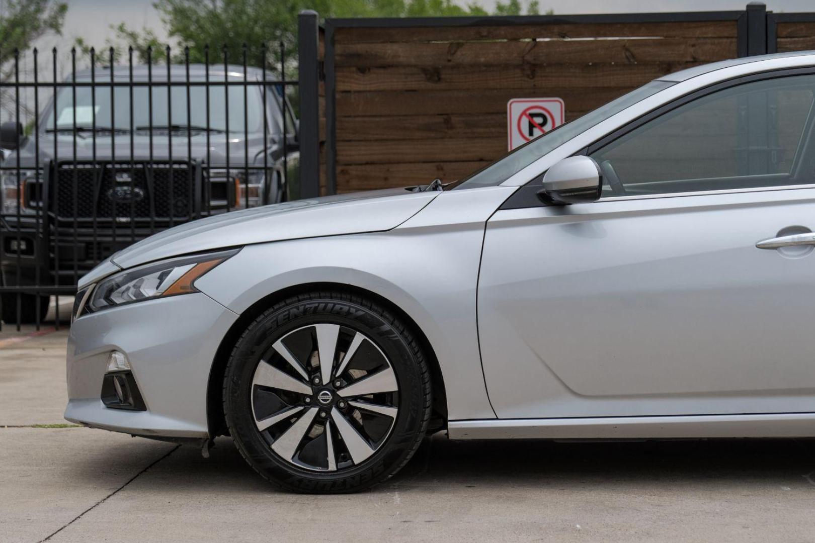 2020 silver Nissan Altima 2.5 SL (1N4BL4EV8LC) with an 2.5L L4 DOHC 16V engine, Continuously Variable Transmission transmission, located at 2401 E Main St., Grand Prairie, TX, 75050, (972) 262-4440, 32.748981, -96.969643 - Photo#16