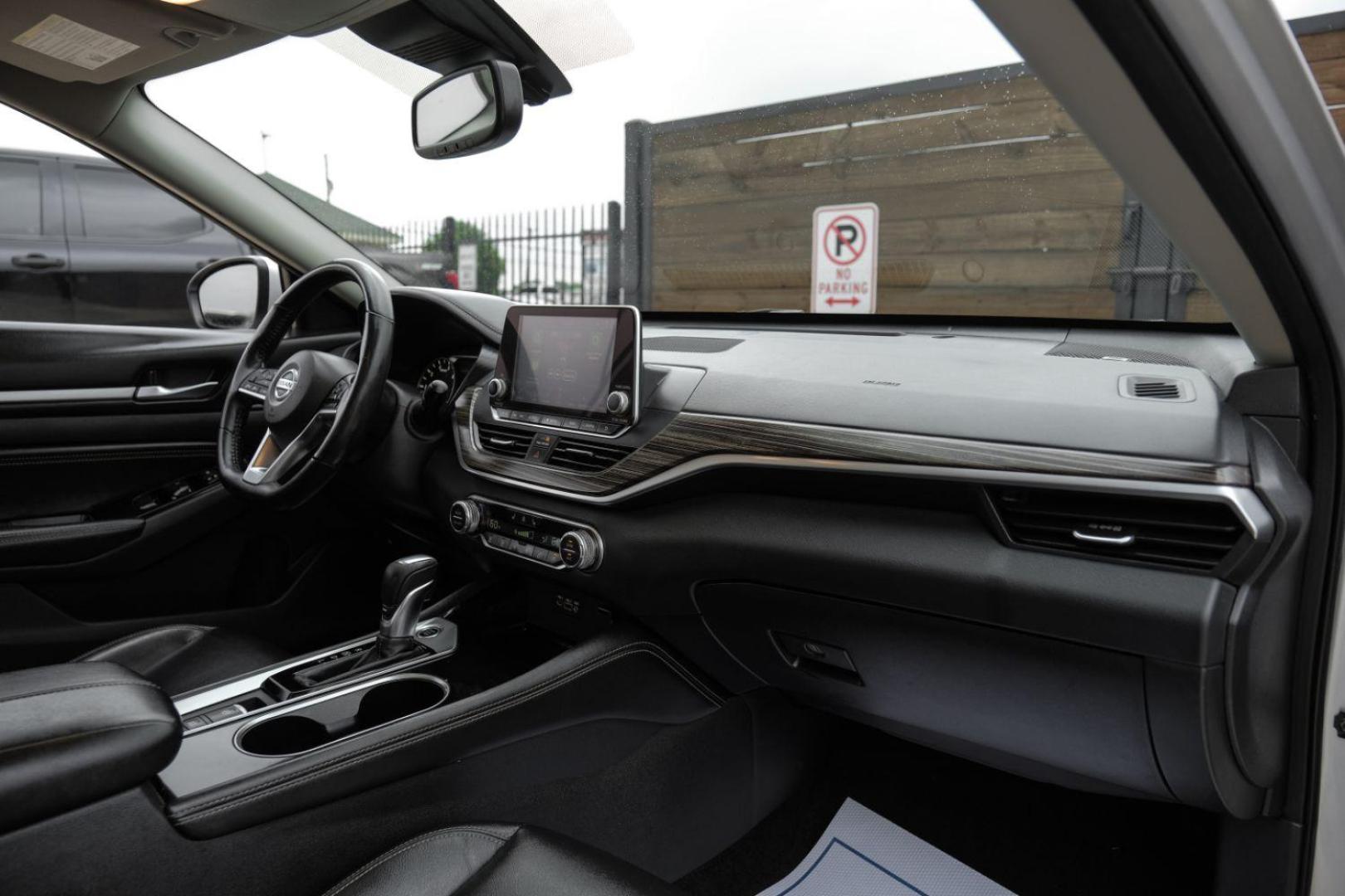 2020 silver Nissan Altima 2.5 SL (1N4BL4EV8LC) with an 2.5L L4 DOHC 16V engine, Continuously Variable Transmission transmission, located at 2401 E Main St., Grand Prairie, TX, 75050, (972) 262-4440, 32.748981, -96.969643 - Photo#18