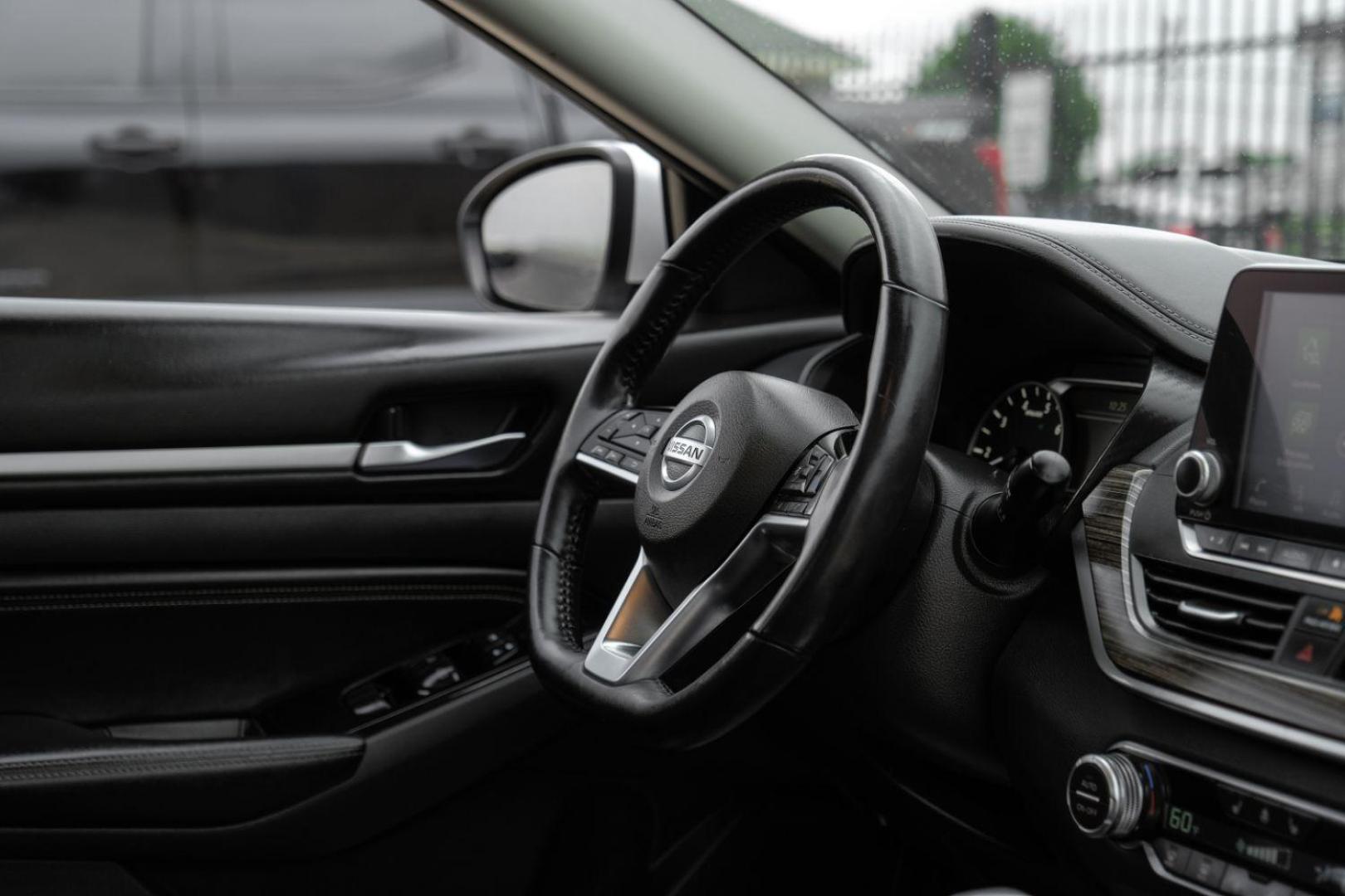 2020 silver Nissan Altima 2.5 SL (1N4BL4EV8LC) with an 2.5L L4 DOHC 16V engine, Continuously Variable Transmission transmission, located at 2401 E Main St., Grand Prairie, TX, 75050, (972) 262-4440, 32.748981, -96.969643 - Photo#20