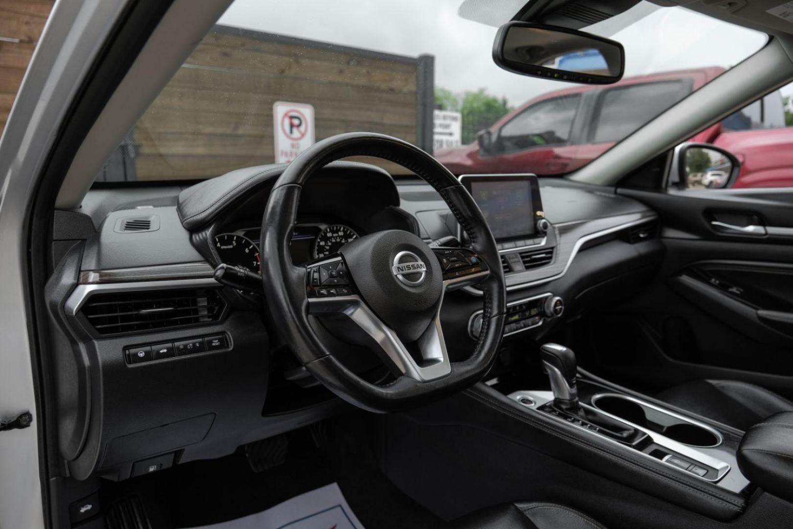 2020 silver Nissan Altima 2.5 SL (1N4BL4EV8LC) with an 2.5L L4 DOHC 16V engine, Continuously Variable Transmission transmission, located at 2401 E Main St., Grand Prairie, TX, 75050, (972) 262-4440, 32.748981, -96.969643 - Photo#2