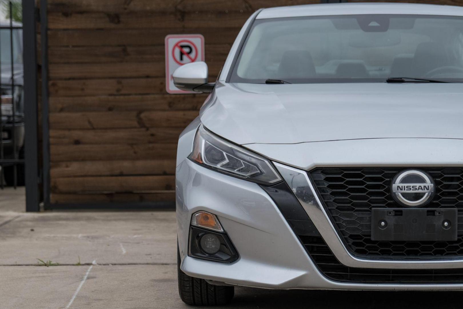 2020 silver Nissan Altima 2.5 SL (1N4BL4EV8LC) with an 2.5L L4 DOHC 16V engine, Continuously Variable Transmission transmission, located at 2401 E Main St., Grand Prairie, TX, 75050, (972) 262-4440, 32.748981, -96.969643 - Photo#49