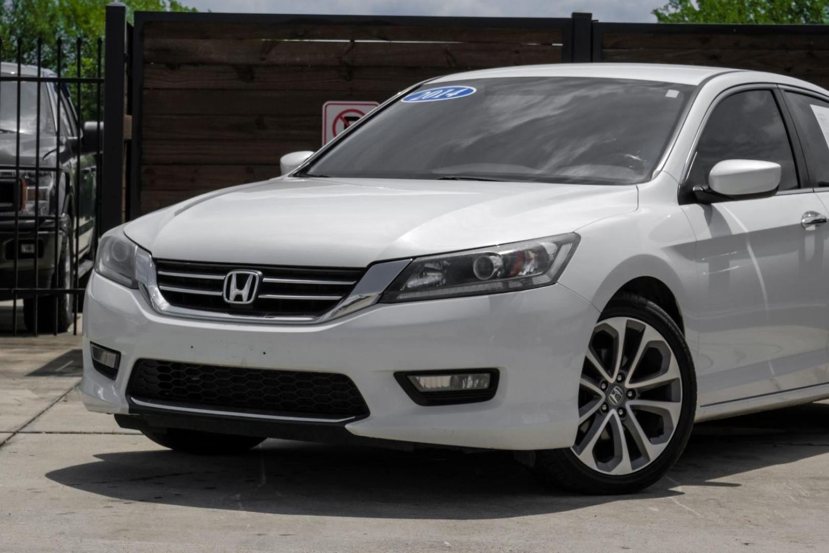 2014 WHITE Honda Accord Sport Sedan CVT (1HGCR2F5XEA) with an 2.4L L4 DOHC 16V engine, Continuously Variable Transmission transmission, located at 2401 E Main St., Grand Prairie, TX, 75050, (972) 262-4440, 32.748981, -96.969643 - Photo#4