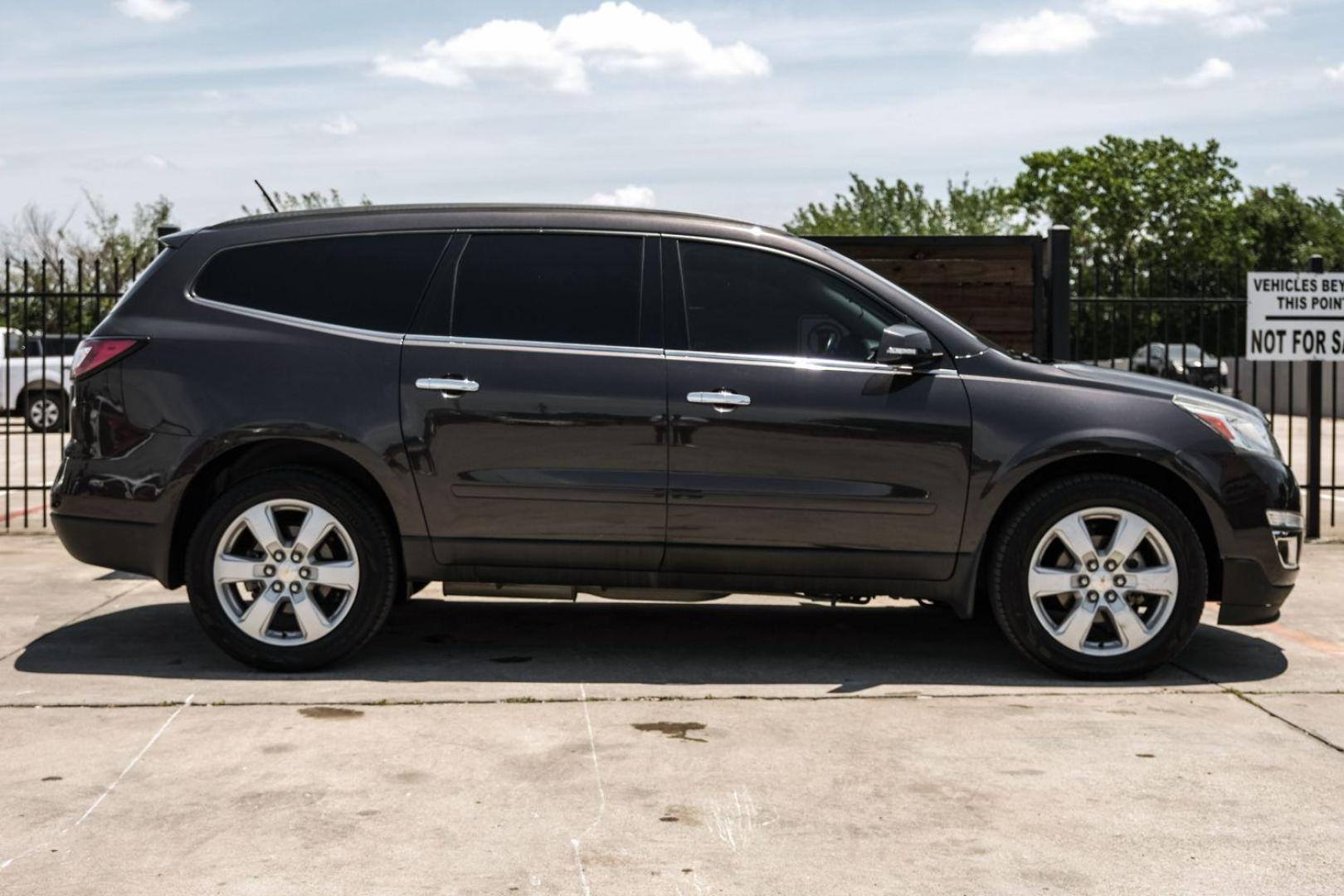 2016 GRAY Chevrolet Traverse SPORT UTILITY 4-DR (1GNKRGKD9GJ) with an 3.6L V6 DOHC 24V engine, 6-Speed Automatic transmission, located at 2401 E Main St., Grand Prairie, TX, 75050, (972) 262-4440, 32.748981, -96.969643 - Photo#10