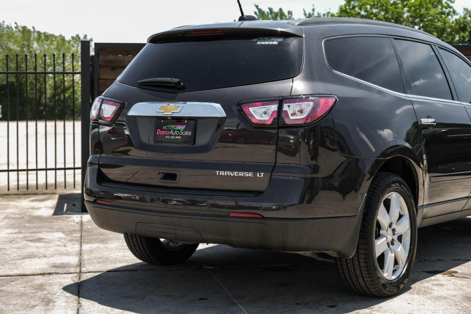 2016 GRAY Chevrolet Traverse SPORT UTILITY 4-DR (1GNKRGKD9GJ) with an 3.6L V6 DOHC 24V engine, 6-Speed Automatic transmission, located at 2401 E Main St., Grand Prairie, TX, 75050, (972) 262-4440, 32.748981, -96.969643 - Photo#12