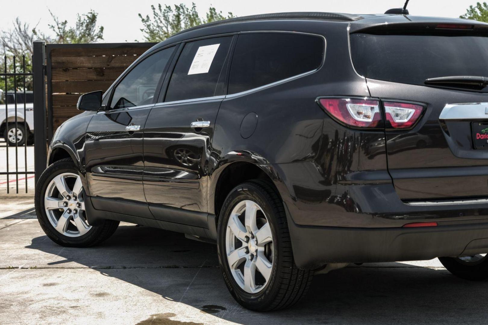 2016 GRAY Chevrolet Traverse SPORT UTILITY 4-DR (1GNKRGKD9GJ) with an 3.6L V6 DOHC 24V engine, 6-Speed Automatic transmission, located at 2401 E Main St., Grand Prairie, TX, 75050, (972) 262-4440, 32.748981, -96.969643 - Photo#16