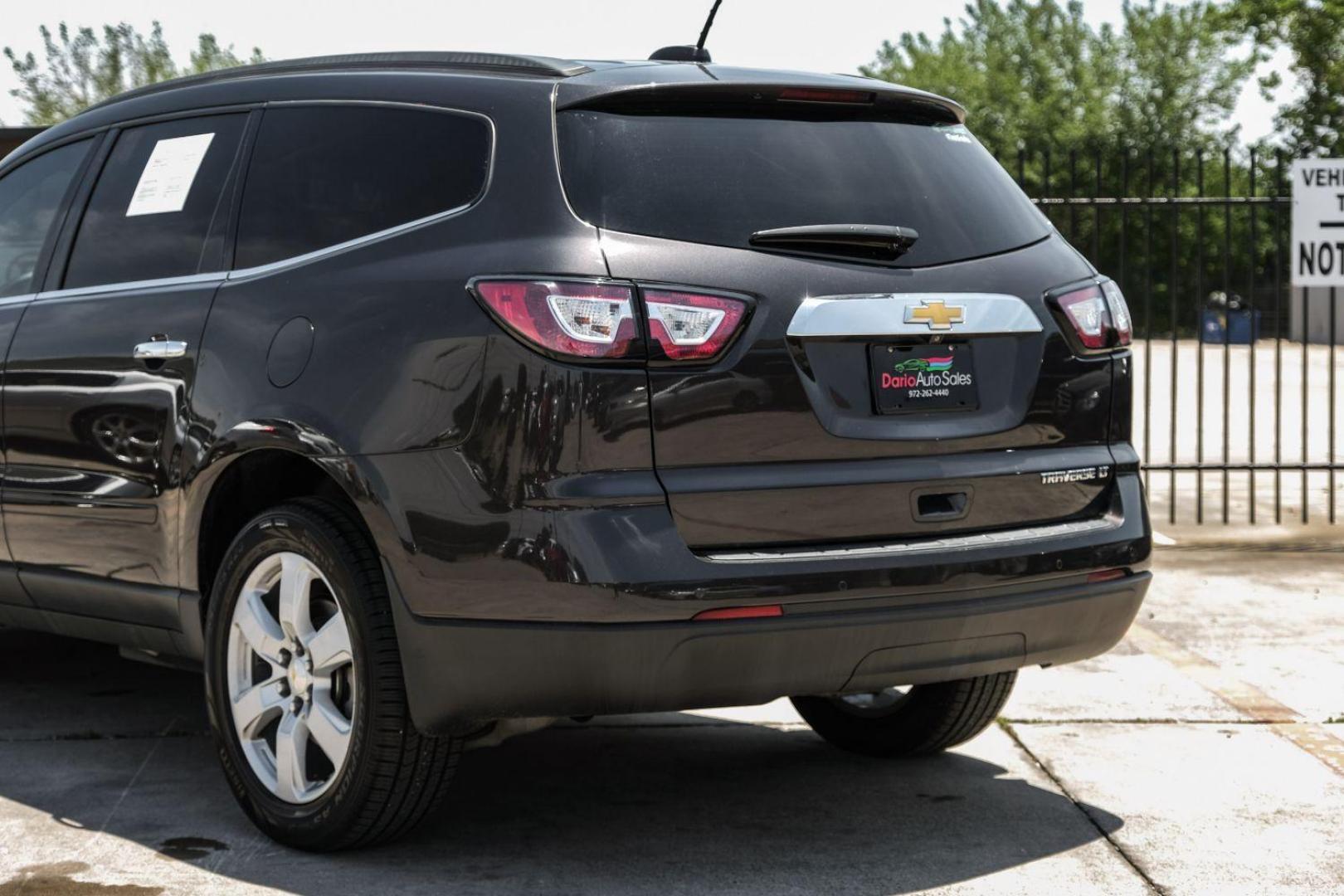 2016 GRAY Chevrolet Traverse SPORT UTILITY 4-DR (1GNKRGKD9GJ) with an 3.6L V6 DOHC 24V engine, 6-Speed Automatic transmission, located at 2401 E Main St., Grand Prairie, TX, 75050, (972) 262-4440, 32.748981, -96.969643 - Photo#17