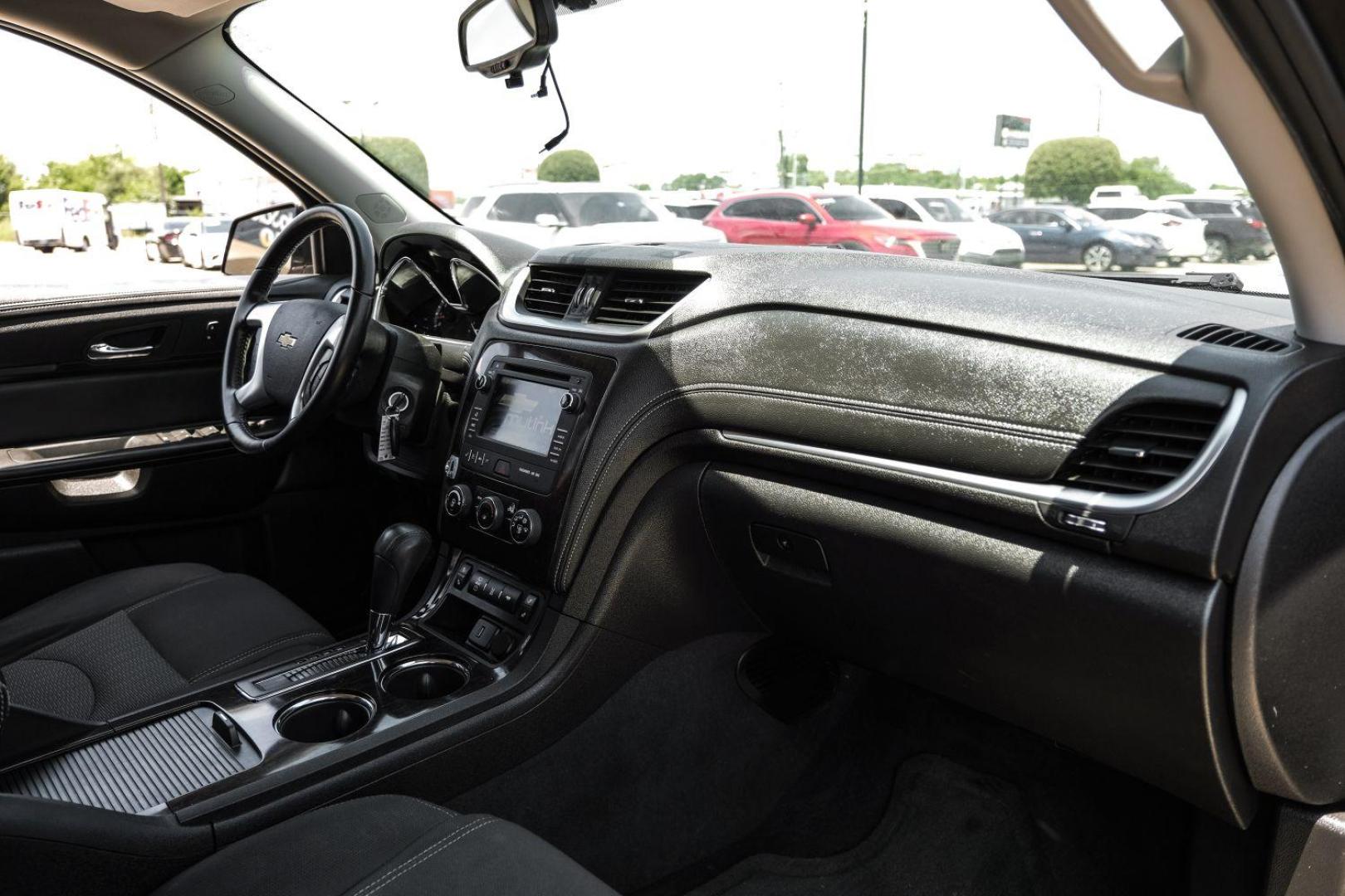 2016 GRAY Chevrolet Traverse SPORT UTILITY 4-DR (1GNKRGKD9GJ) with an 3.6L V6 DOHC 24V engine, 6-Speed Automatic transmission, located at 2401 E Main St., Grand Prairie, TX, 75050, (972) 262-4440, 32.748981, -96.969643 - Photo#21