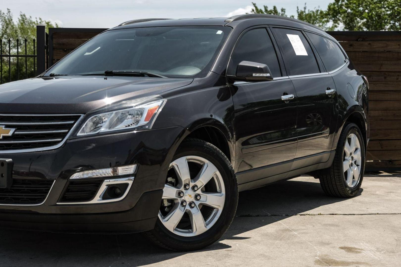 2016 GRAY Chevrolet Traverse SPORT UTILITY 4-DR (1GNKRGKD9GJ) with an 3.6L V6 DOHC 24V engine, 6-Speed Automatic transmission, located at 2401 E Main St., Grand Prairie, TX, 75050, (972) 262-4440, 32.748981, -96.969643 - Photo#5