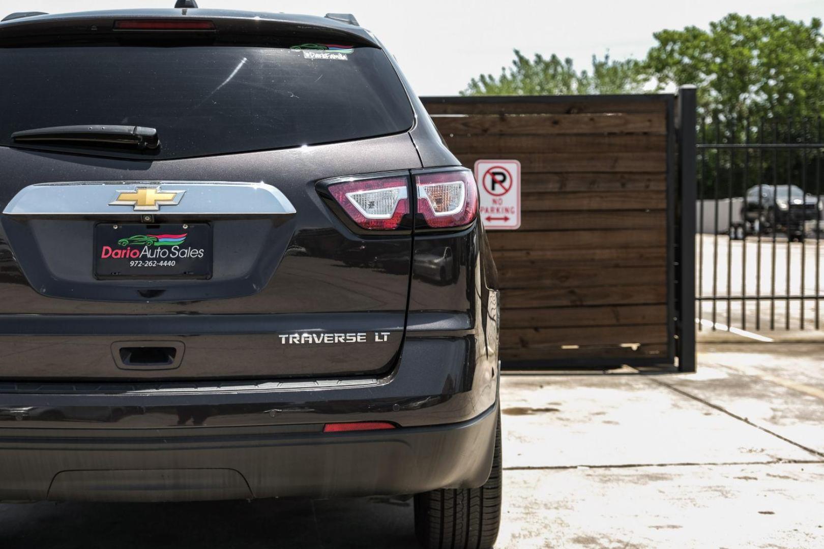 2016 GRAY Chevrolet Traverse SPORT UTILITY 4-DR (1GNKRGKD9GJ) with an 3.6L V6 DOHC 24V engine, 6-Speed Automatic transmission, located at 2401 E Main St., Grand Prairie, TX, 75050, (972) 262-4440, 32.748981, -96.969643 - Photo#59