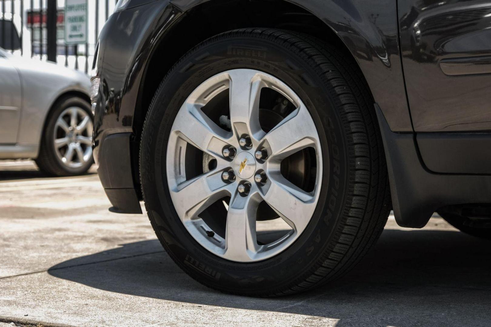 2016 GRAY Chevrolet Traverse SPORT UTILITY 4-DR (1GNKRGKD9GJ) with an 3.6L V6 DOHC 24V engine, 6-Speed Automatic transmission, located at 2401 E Main St., Grand Prairie, TX, 75050, (972) 262-4440, 32.748981, -96.969643 - Photo#65