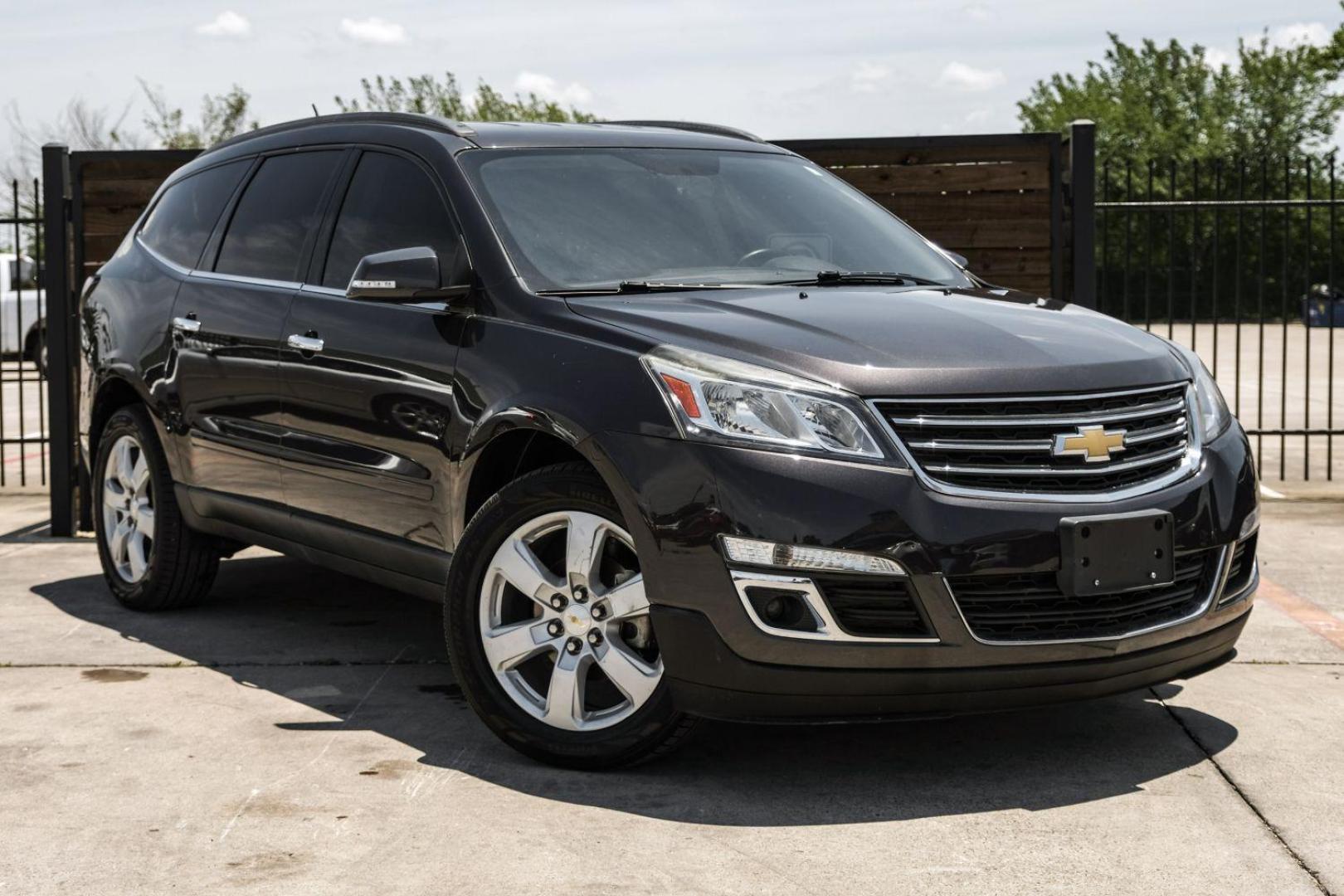 2016 GRAY Chevrolet Traverse SPORT UTILITY 4-DR (1GNKRGKD9GJ) with an 3.6L V6 DOHC 24V engine, 6-Speed Automatic transmission, located at 2401 E Main St., Grand Prairie, TX, 75050, (972) 262-4440, 32.748981, -96.969643 - Photo#7