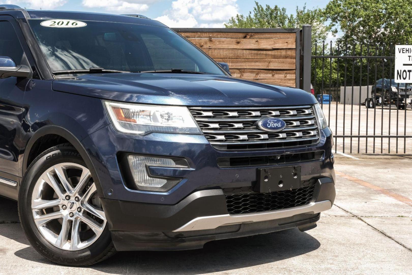 2016 blue Ford Explorer Limited FWD (1FM5K7F85GG) with an 3.5L V6 DOHC 24V engine, 6-Speed Automatic transmission, located at 2401 E Main St., Grand Prairie, TX, 75050, (972) 262-4440, 32.748981, -96.969643 - Photo#10