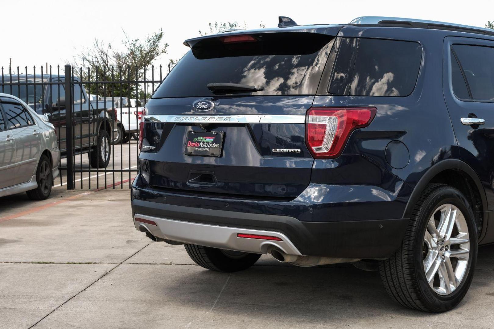 2016 blue Ford Explorer Limited FWD (1FM5K7F85GG) with an 3.5L V6 DOHC 24V engine, 6-Speed Automatic transmission, located at 2401 E Main St., Grand Prairie, TX, 75050, (972) 262-4440, 32.748981, -96.969643 - Photo#13