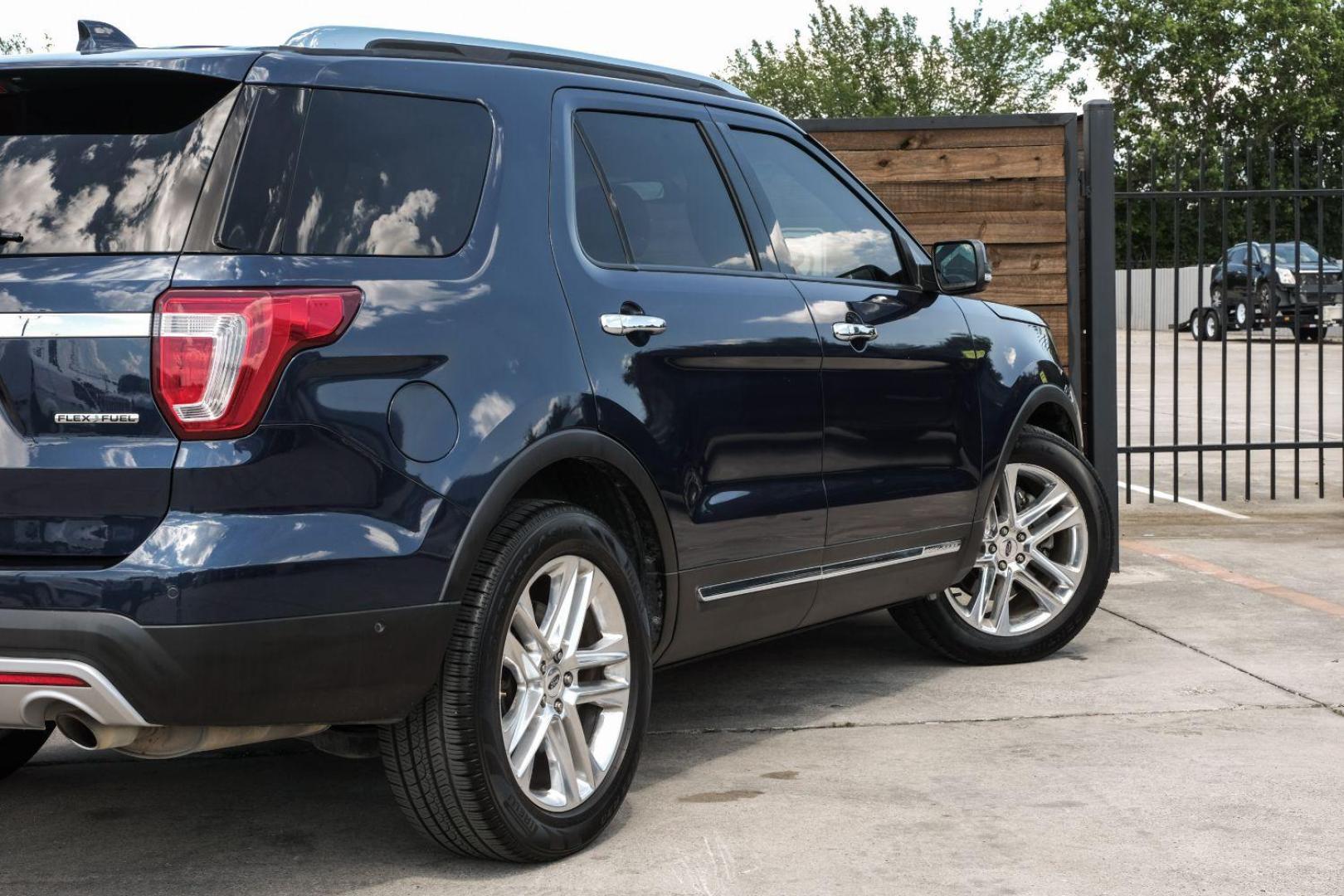 2016 blue Ford Explorer Limited FWD (1FM5K7F85GG) with an 3.5L V6 DOHC 24V engine, 6-Speed Automatic transmission, located at 2401 E Main St., Grand Prairie, TX, 75050, (972) 262-4440, 32.748981, -96.969643 - Photo#14