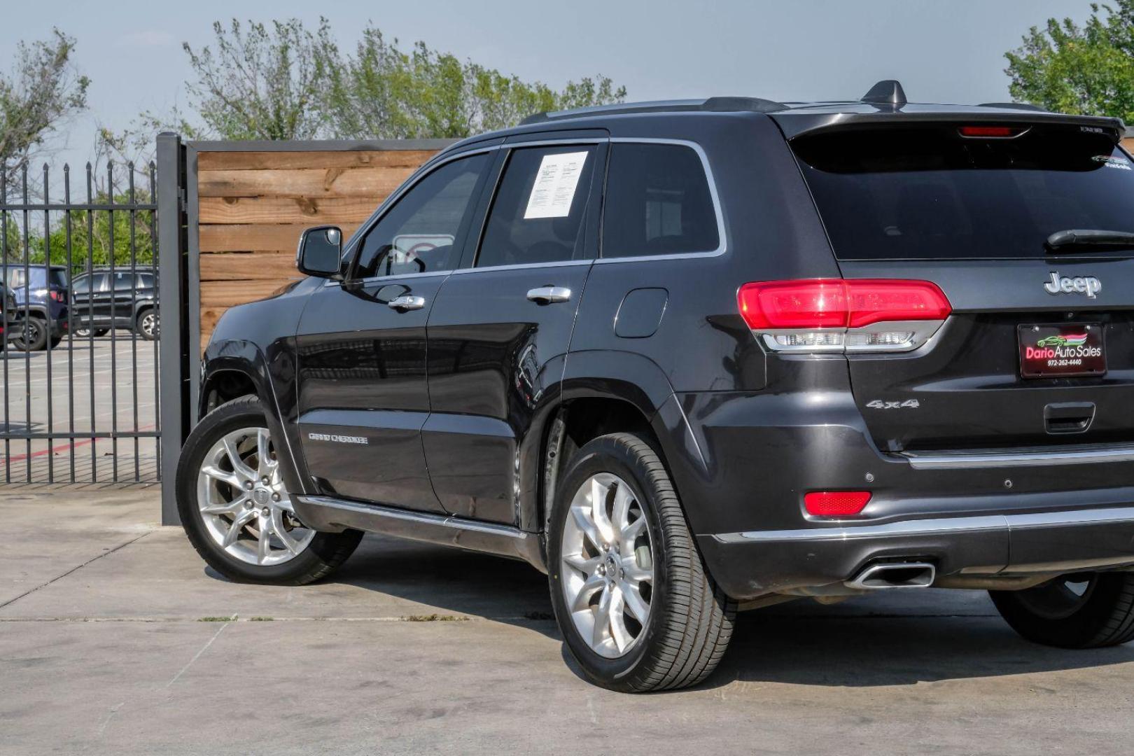 2015 GRAY Jeep Grand Cherokee Summit 4WD (1C4RJFJG0FC) with an 3.6L V6 DOHC 24V engine, 8-Speed Automatic transmission, located at 2401 E Main St., Grand Prairie, TX, 75050, (972) 262-4440, 32.748981, -96.969643 - Photo#13