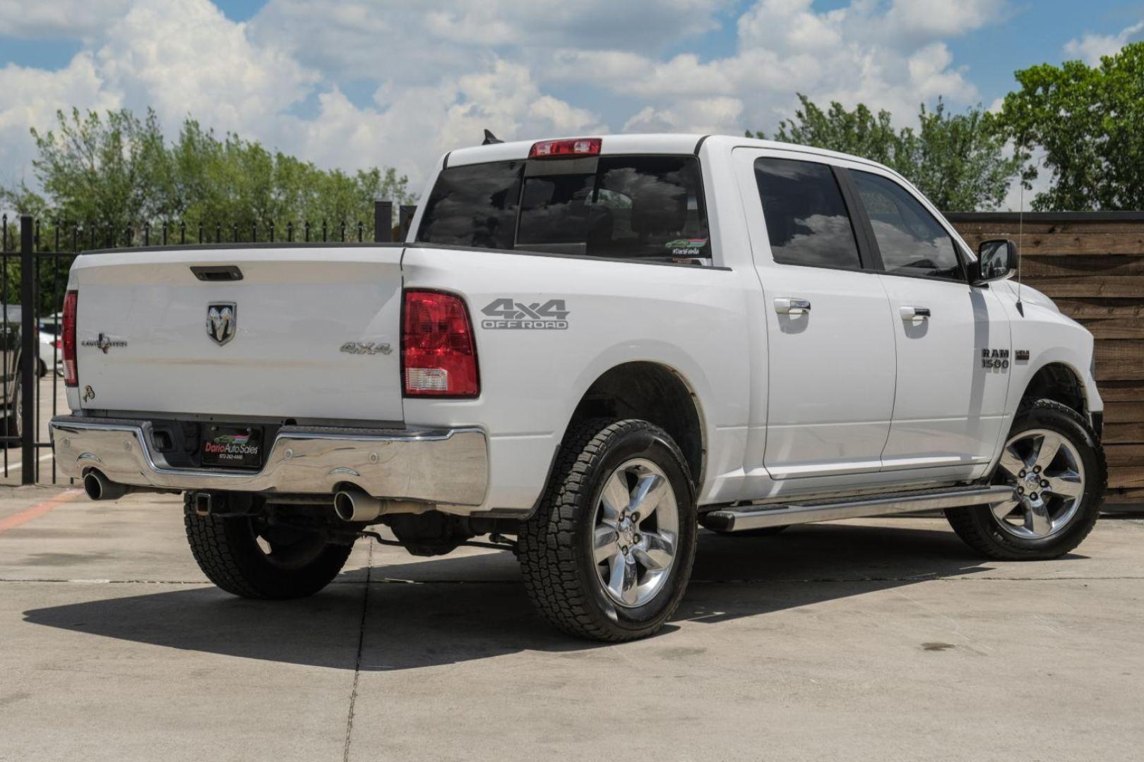 2015 WHITE RAM 1500 SLT Crew Cab SWB 4WD (1C6RR7LT5FS) with an 5.7L V8 OHV 16V engine, 8-Speed Automatic transmission, located at 2401 E Main St., Grand Prairie, TX, 75050, (972) 262-4440, 32.748981, -96.969643 - Photo#9