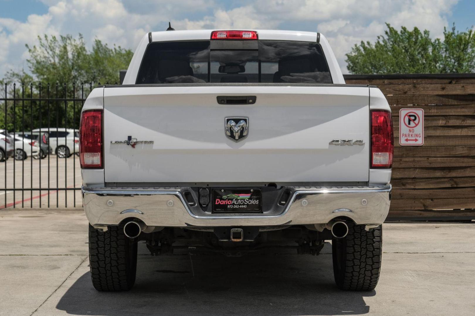 2015 WHITE RAM 1500 SLT Crew Cab SWB 4WD (1C6RR7LT5FS) with an 5.7L V8 OHV 16V engine, 8-Speed Automatic transmission, located at 2401 E Main St., Grand Prairie, TX, 75050, (972) 262-4440, 32.748981, -96.969643 - Photo#10