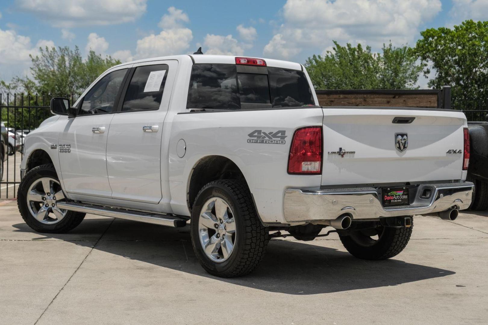 2015 WHITE RAM 1500 SLT Crew Cab SWB 4WD (1C6RR7LT5FS) with an 5.7L V8 OHV 16V engine, 8-Speed Automatic transmission, located at 2401 E Main St., Grand Prairie, TX, 75050, (972) 262-4440, 32.748981, -96.969643 - Photo#11