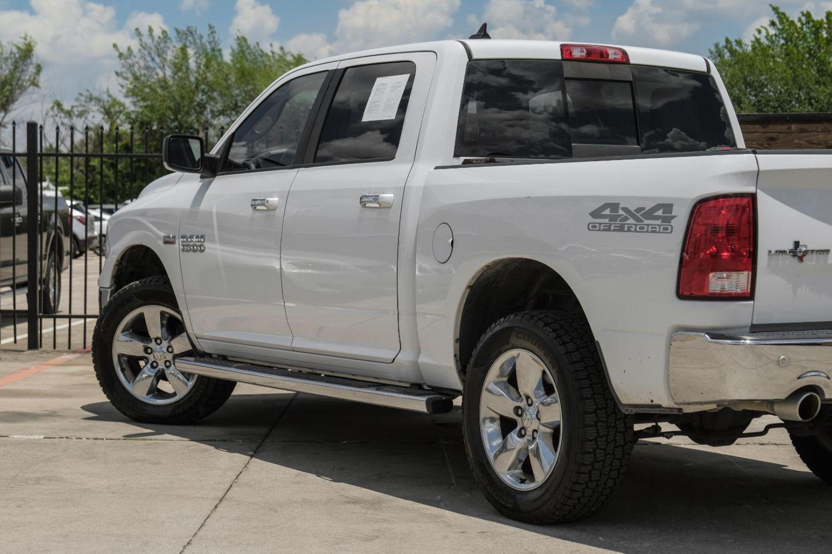 2015 WHITE RAM 1500 SLT Crew Cab SWB 4WD (1C6RR7LT5FS) with an 5.7L V8 OHV 16V engine, 8-Speed Automatic transmission, located at 2401 E Main St., Grand Prairie, TX, 75050, (972) 262-4440, 32.748981, -96.969643 - Photo#12