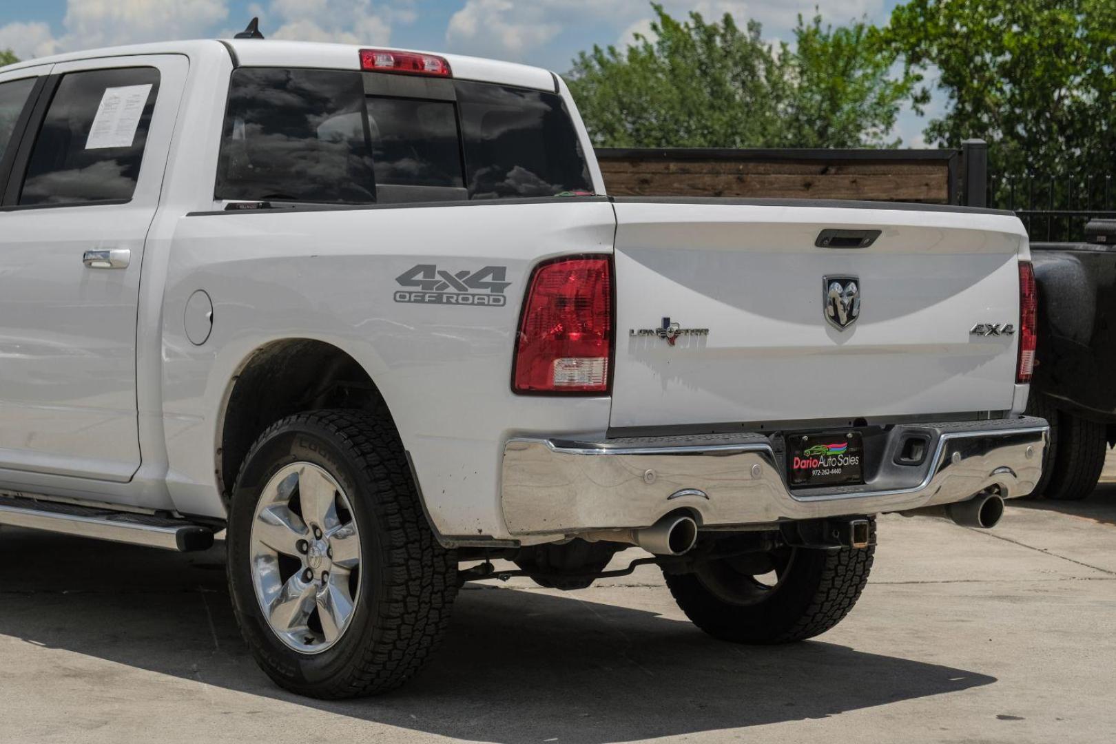 2015 WHITE RAM 1500 SLT Crew Cab SWB 4WD (1C6RR7LT5FS) with an 5.7L V8 OHV 16V engine, 8-Speed Automatic transmission, located at 2401 E Main St., Grand Prairie, TX, 75050, (972) 262-4440, 32.748981, -96.969643 - Photo#13