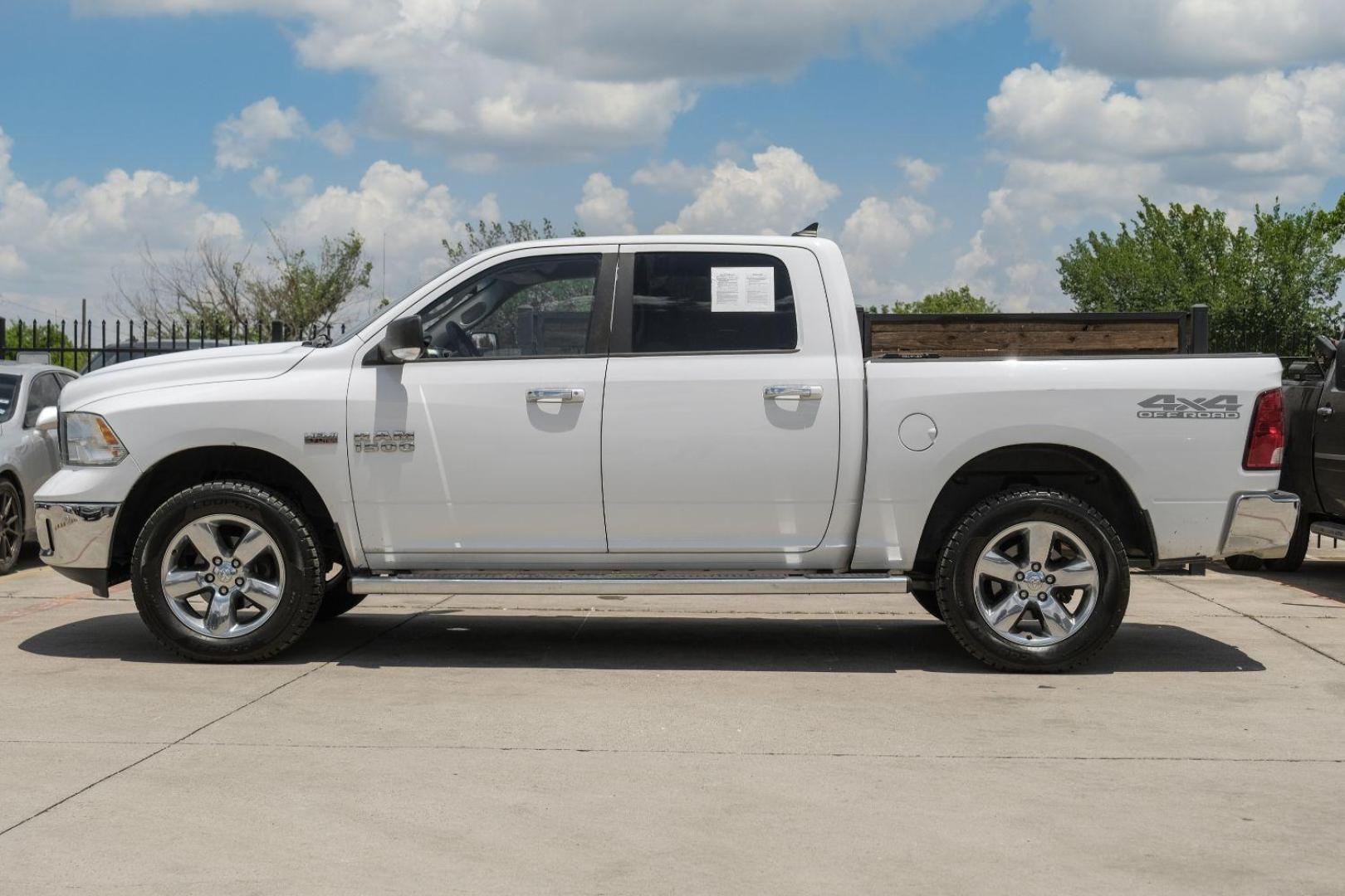 2015 WHITE RAM 1500 SLT Crew Cab SWB 4WD (1C6RR7LT5FS) with an 5.7L V8 OHV 16V engine, 8-Speed Automatic transmission, located at 2401 E Main St., Grand Prairie, TX, 75050, (972) 262-4440, 32.748981, -96.969643 - Photo#14