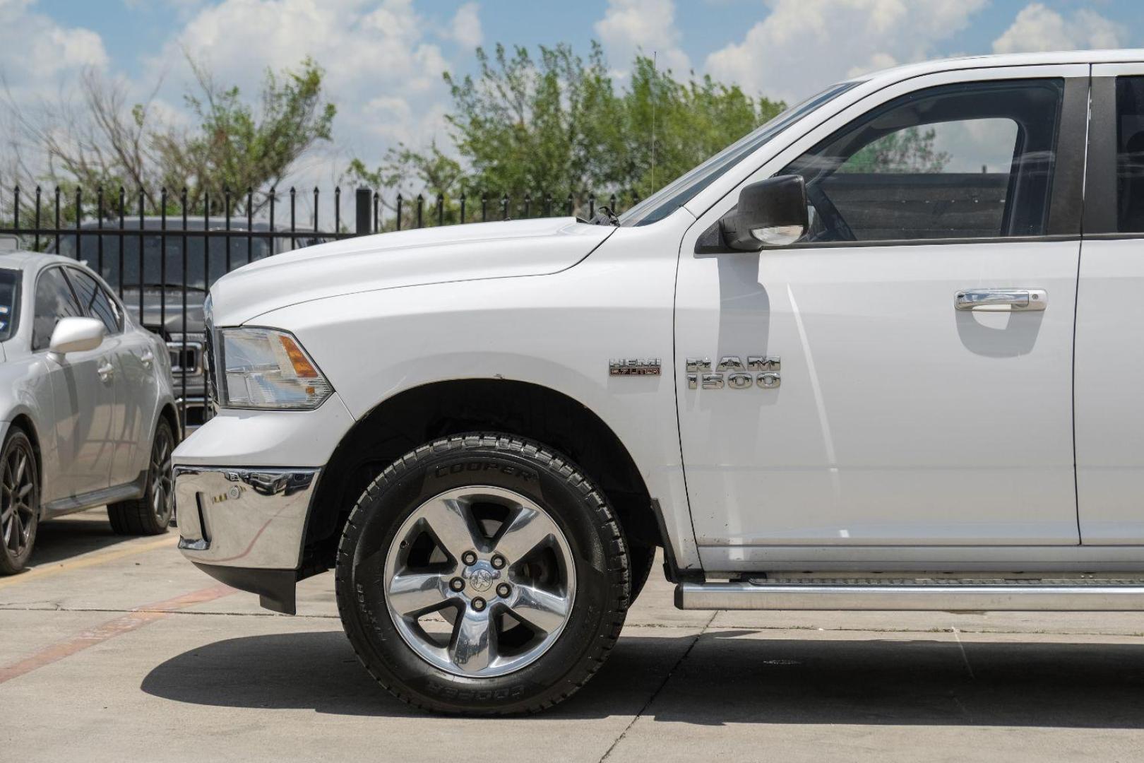 2015 WHITE RAM 1500 SLT Crew Cab SWB 4WD (1C6RR7LT5FS) with an 5.7L V8 OHV 16V engine, 8-Speed Automatic transmission, located at 2401 E Main St., Grand Prairie, TX, 75050, (972) 262-4440, 32.748981, -96.969643 - Photo#15