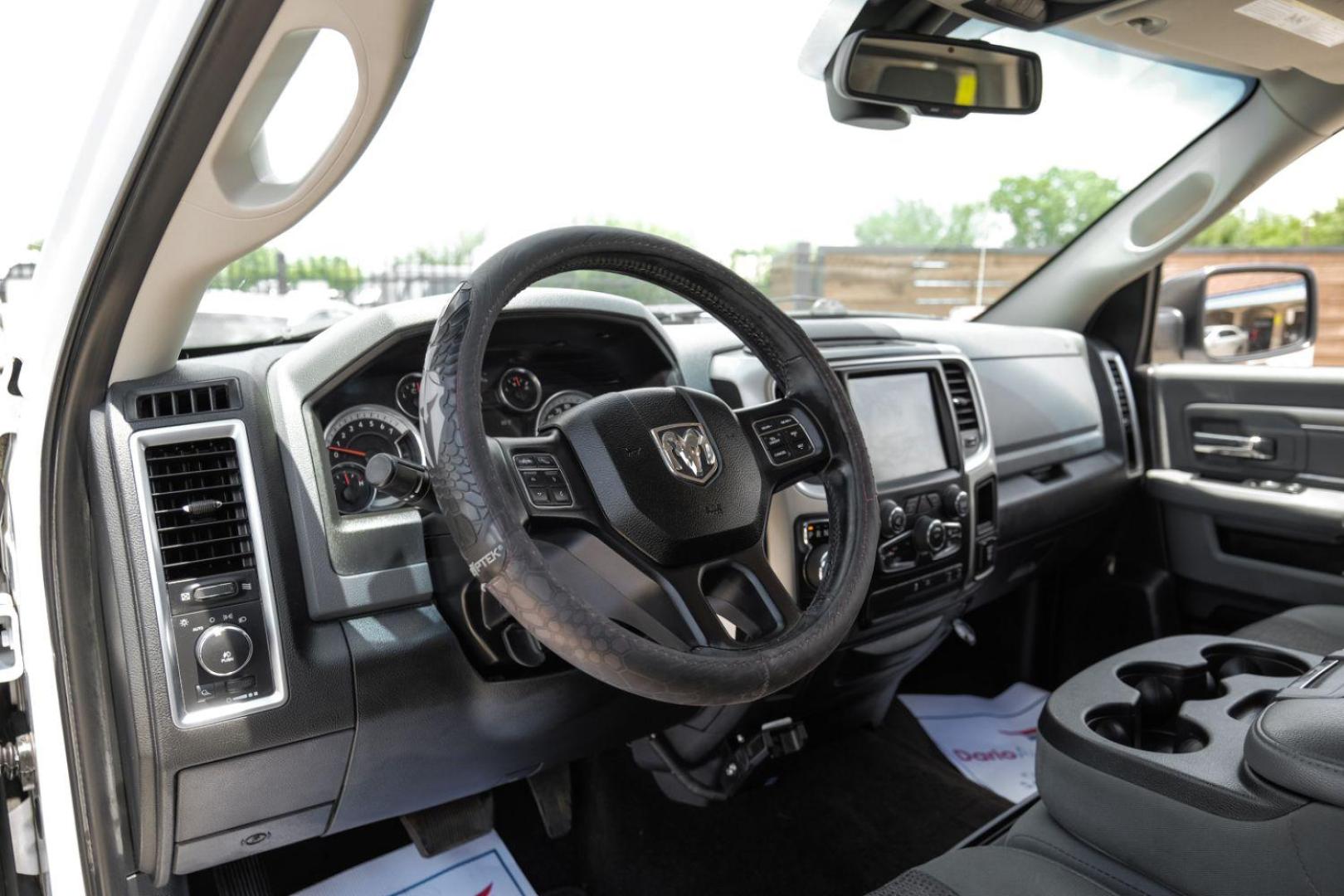 2015 WHITE RAM 1500 SLT Crew Cab SWB 4WD (1C6RR7LT5FS) with an 5.7L V8 OHV 16V engine, 8-Speed Automatic transmission, located at 2401 E Main St., Grand Prairie, TX, 75050, (972) 262-4440, 32.748981, -96.969643 - Photo#2