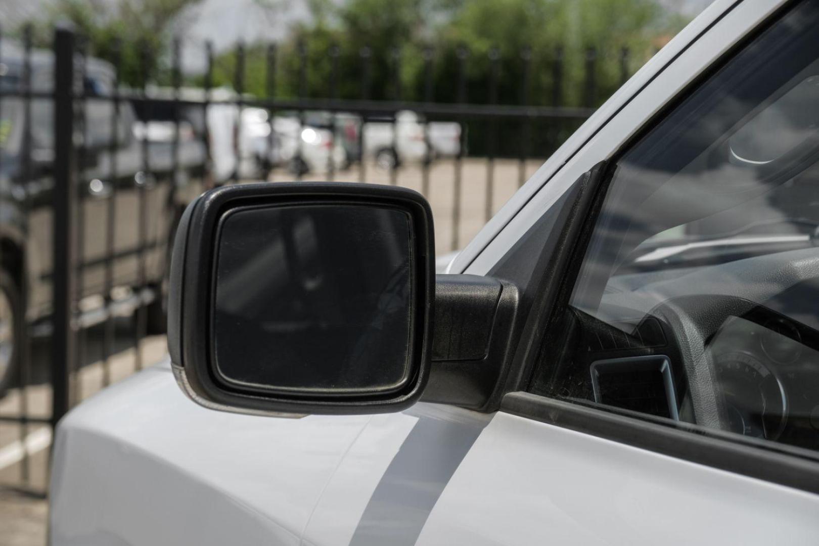 2015 WHITE RAM 1500 SLT Crew Cab SWB 4WD (1C6RR7LT5FS) with an 5.7L V8 OHV 16V engine, 8-Speed Automatic transmission, located at 2401 E Main St., Grand Prairie, TX, 75050, (972) 262-4440, 32.748981, -96.969643 - Photo#39