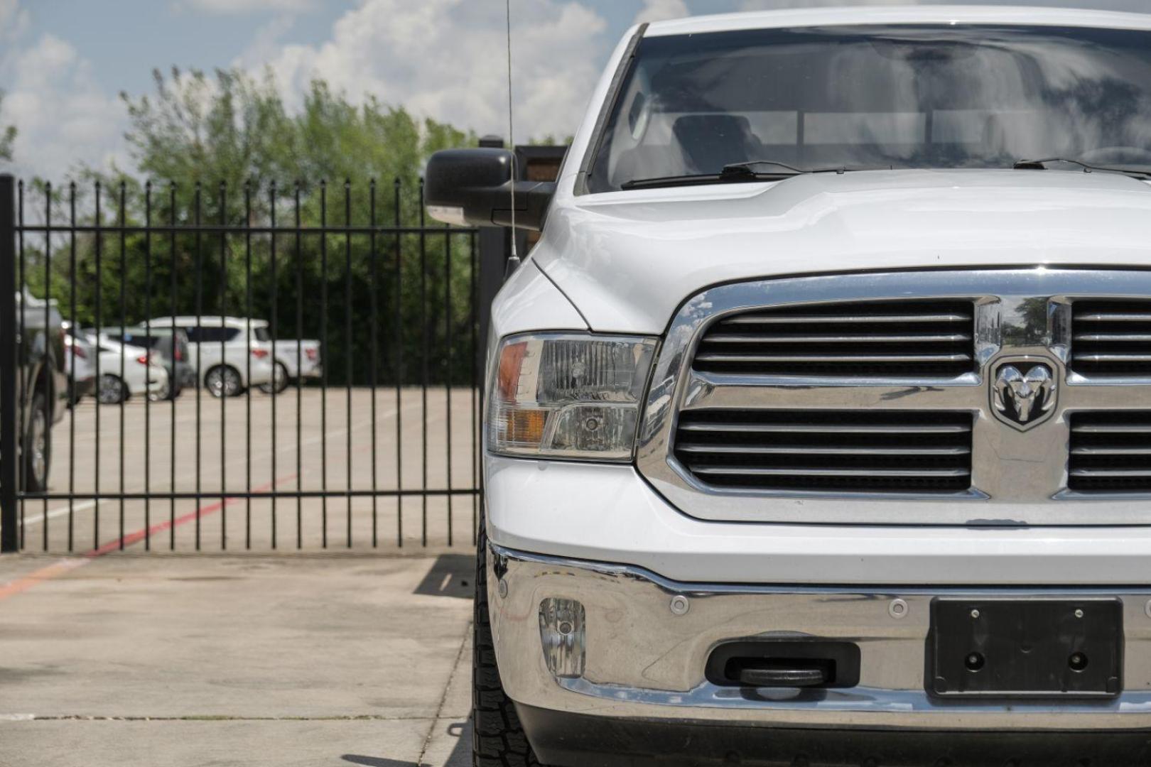 2015 WHITE RAM 1500 SLT Crew Cab SWB 4WD (1C6RR7LT5FS) with an 5.7L V8 OHV 16V engine, 8-Speed Automatic transmission, located at 2401 E Main St., Grand Prairie, TX, 75050, (972) 262-4440, 32.748981, -96.969643 - Photo#45