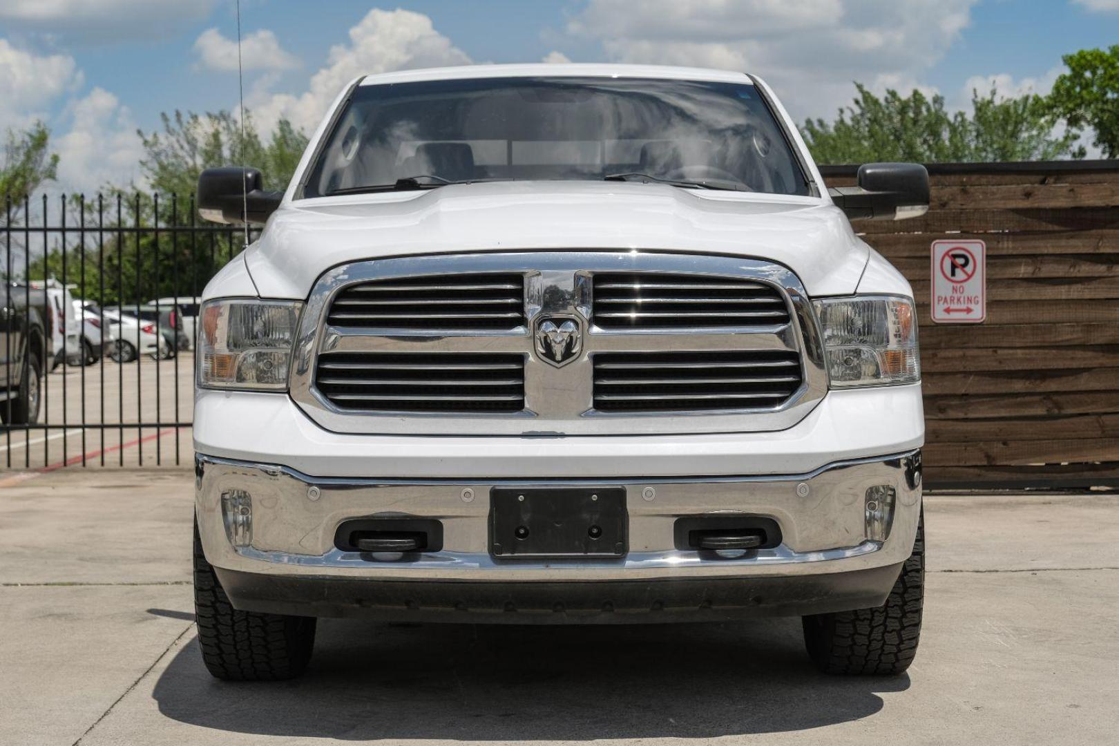 2015 WHITE RAM 1500 SLT Crew Cab SWB 4WD (1C6RR7LT5FS) with an 5.7L V8 OHV 16V engine, 8-Speed Automatic transmission, located at 2401 E Main St., Grand Prairie, TX, 75050, (972) 262-4440, 32.748981, -96.969643 - Photo#4