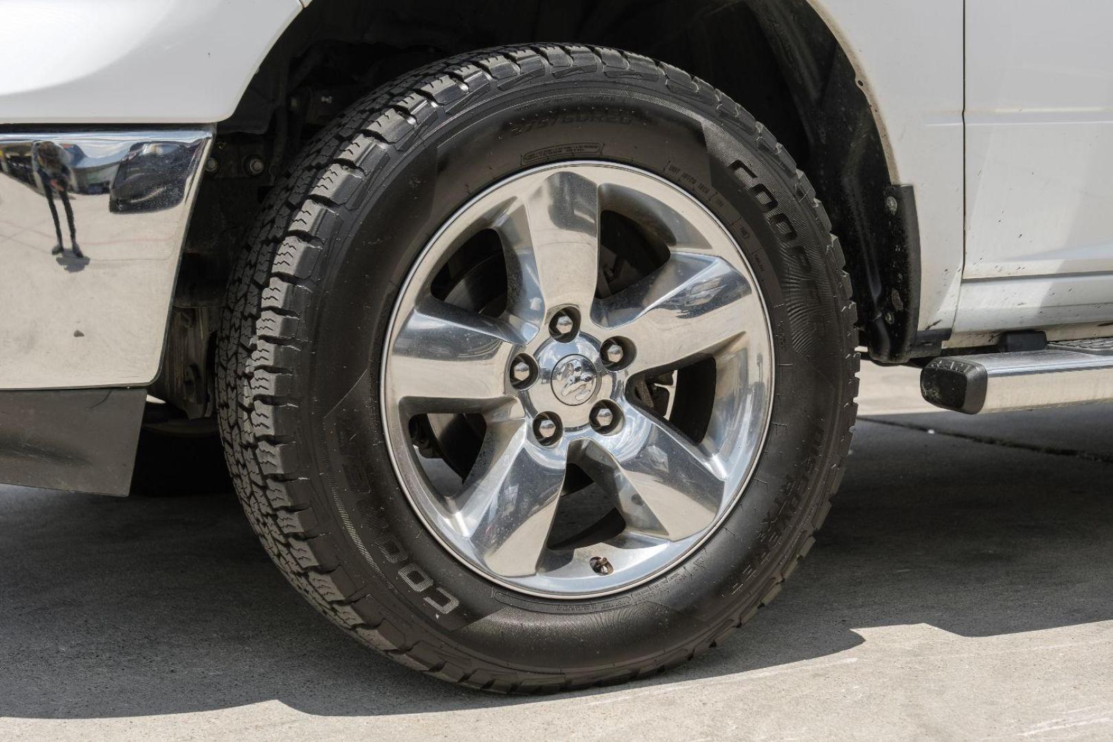 2015 WHITE RAM 1500 SLT Crew Cab SWB 4WD (1C6RR7LT5FS) with an 5.7L V8 OHV 16V engine, 8-Speed Automatic transmission, located at 2401 E Main St., Grand Prairie, TX, 75050, (972) 262-4440, 32.748981, -96.969643 - Photo#51