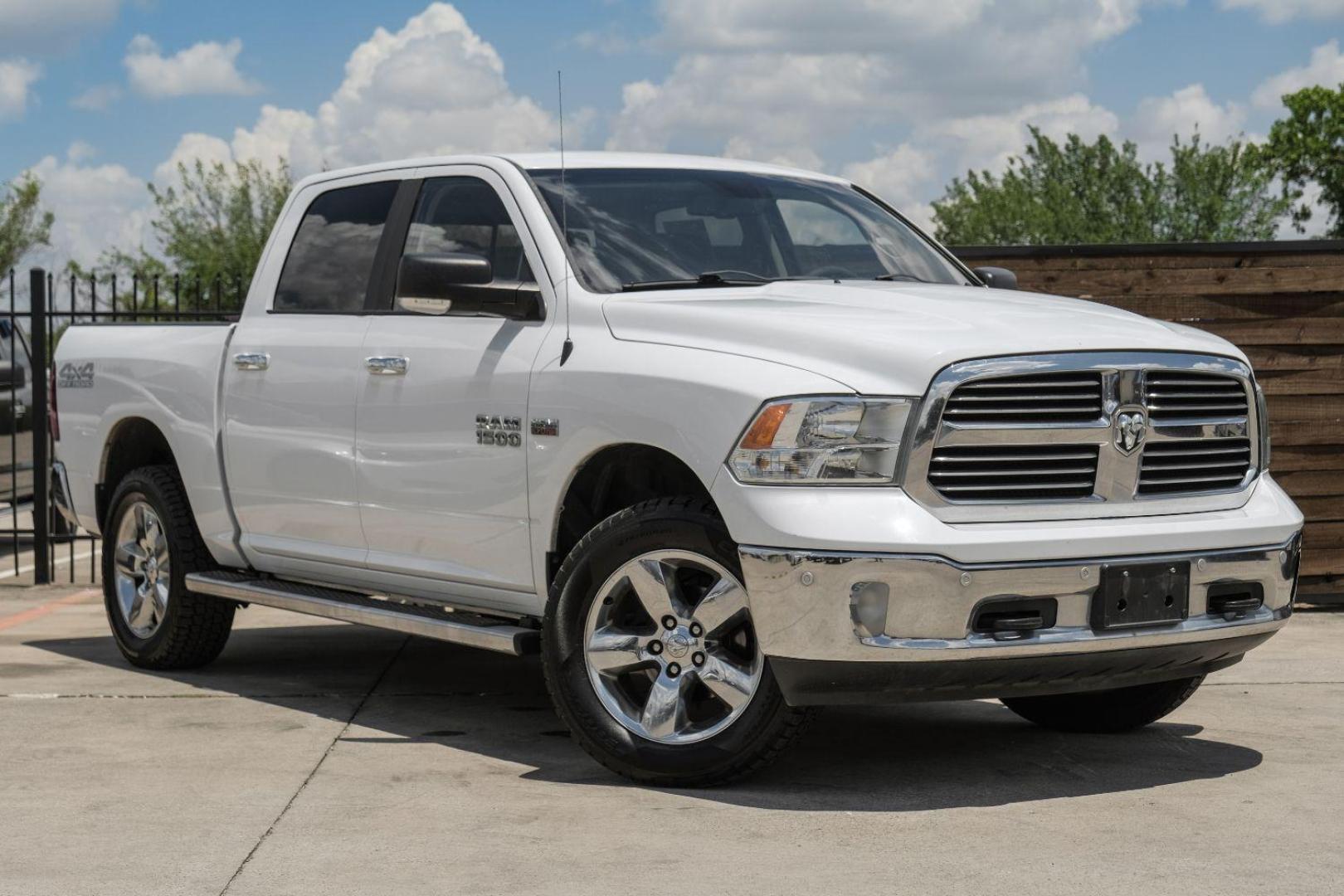 2015 WHITE RAM 1500 SLT Crew Cab SWB 4WD (1C6RR7LT5FS) with an 5.7L V8 OHV 16V engine, 8-Speed Automatic transmission, located at 2401 E Main St., Grand Prairie, TX, 75050, (972) 262-4440, 32.748981, -96.969643 - Photo#5