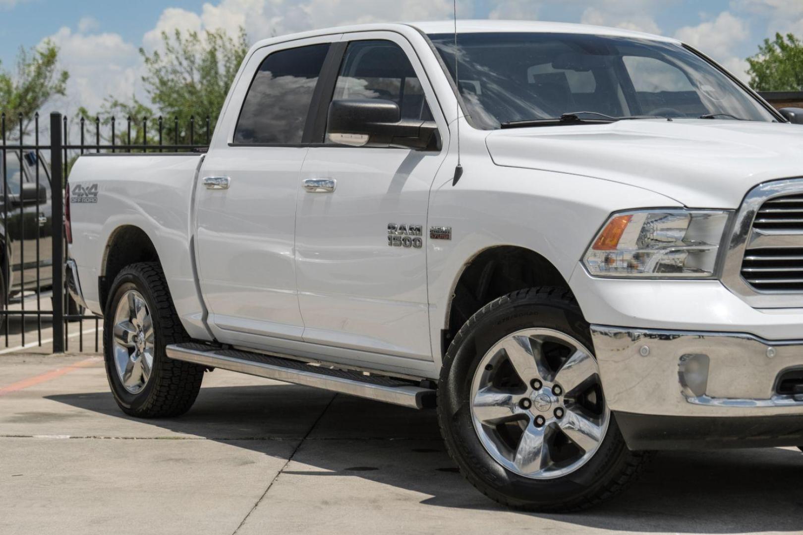 2015 WHITE RAM 1500 SLT Crew Cab SWB 4WD (1C6RR7LT5FS) with an 5.7L V8 OHV 16V engine, 8-Speed Automatic transmission, located at 2401 E Main St., Grand Prairie, TX, 75050, (972) 262-4440, 32.748981, -96.969643 - Photo#6