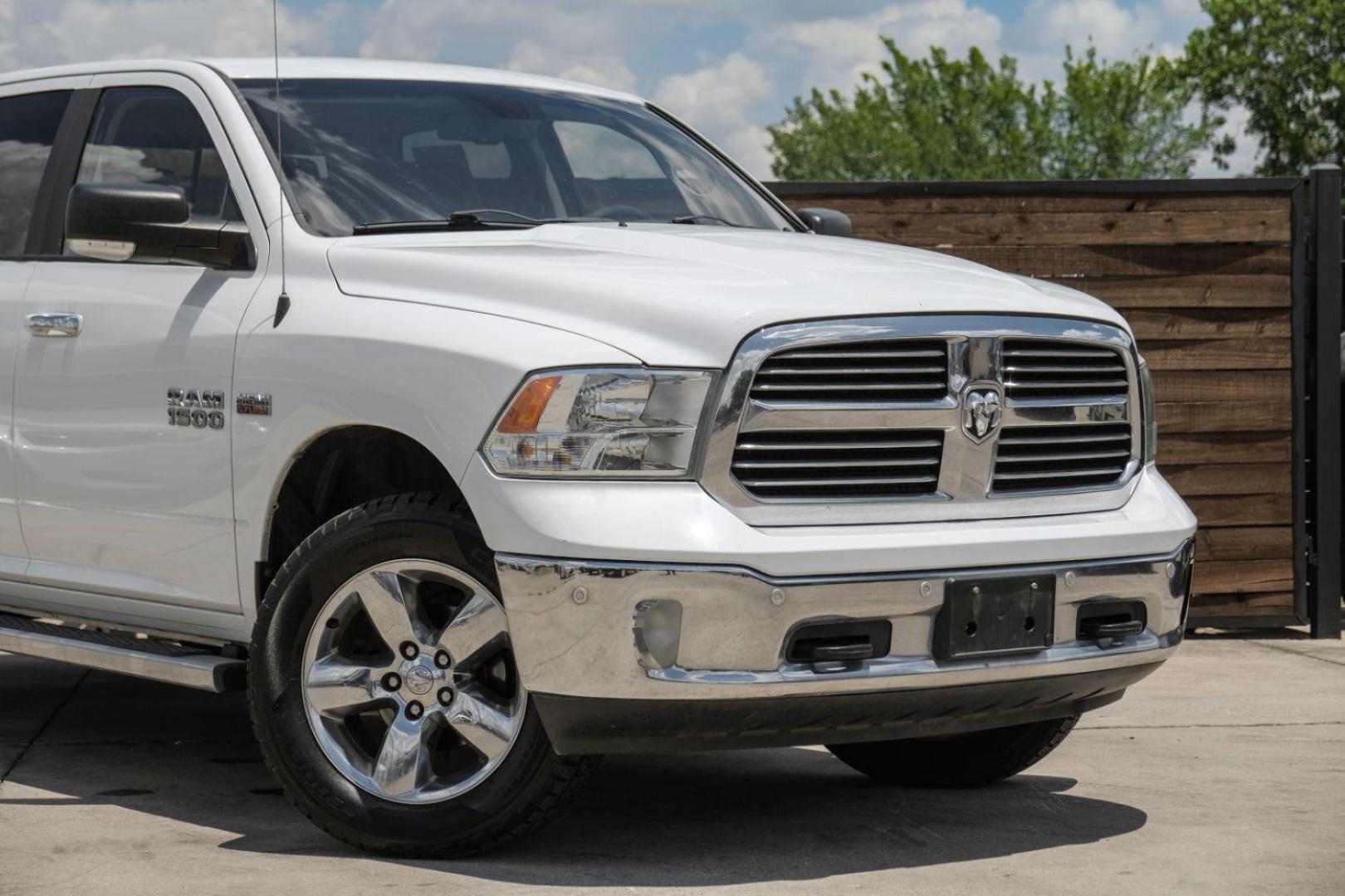 2015 WHITE RAM 1500 SLT Crew Cab SWB 4WD (1C6RR7LT5FS) with an 5.7L V8 OHV 16V engine, 8-Speed Automatic transmission, located at 2401 E Main St., Grand Prairie, TX, 75050, (972) 262-4440, 32.748981, -96.969643 - Photo#7