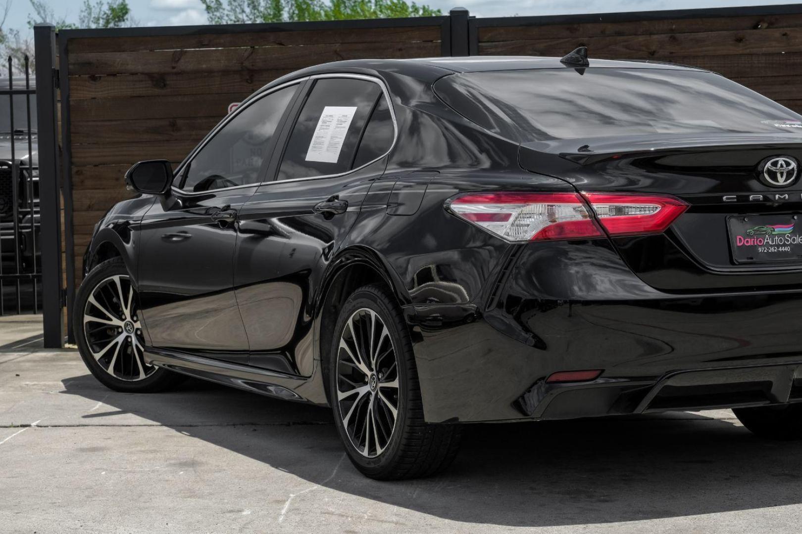 2020 BLACK Toyota Camry SE (4T1M11AK7LU) with an 2.5L L4 DOHC 16V engine, 8-Speed Automatic transmission, located at 2401 E Main St., Grand Prairie, TX, 75050, (972) 262-4440, 32.748981, -96.969643 - Photo#13