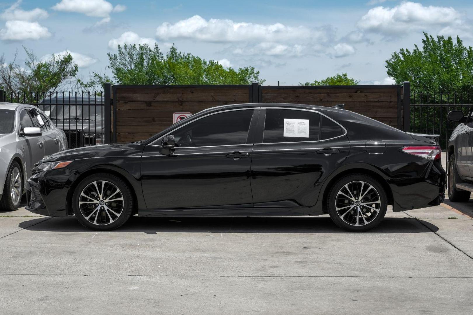 2020 BLACK Toyota Camry SE (4T1M11AK7LU) with an 2.5L L4 DOHC 16V engine, 8-Speed Automatic transmission, located at 2401 E Main St., Grand Prairie, TX, 75050, (972) 262-4440, 32.748981, -96.969643 - Photo#15