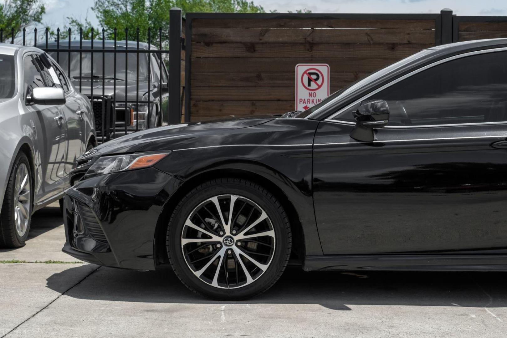 2020 BLACK Toyota Camry SE (4T1M11AK7LU) with an 2.5L L4 DOHC 16V engine, 8-Speed Automatic transmission, located at 2401 E Main St., Grand Prairie, TX, 75050, (972) 262-4440, 32.748981, -96.969643 - Photo#16