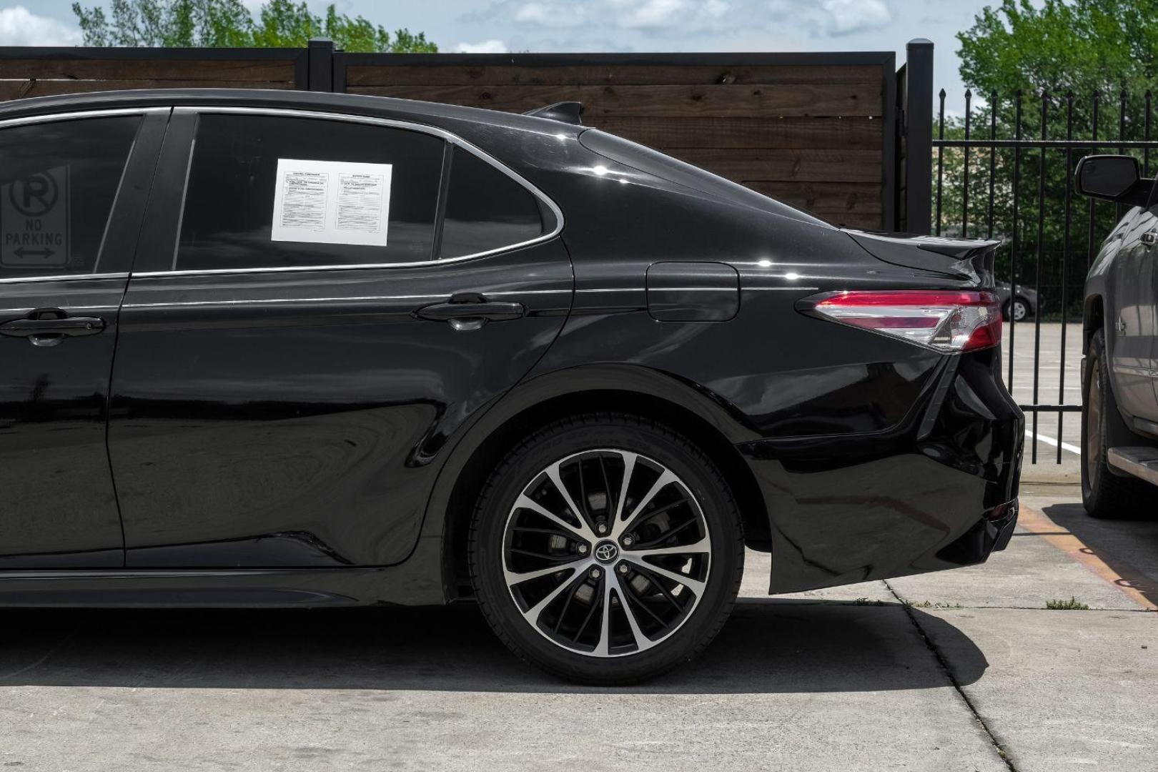 2020 BLACK Toyota Camry SE (4T1M11AK7LU) with an 2.5L L4 DOHC 16V engine, 8-Speed Automatic transmission, located at 2401 E Main St., Grand Prairie, TX, 75050, (972) 262-4440, 32.748981, -96.969643 - Photo#17