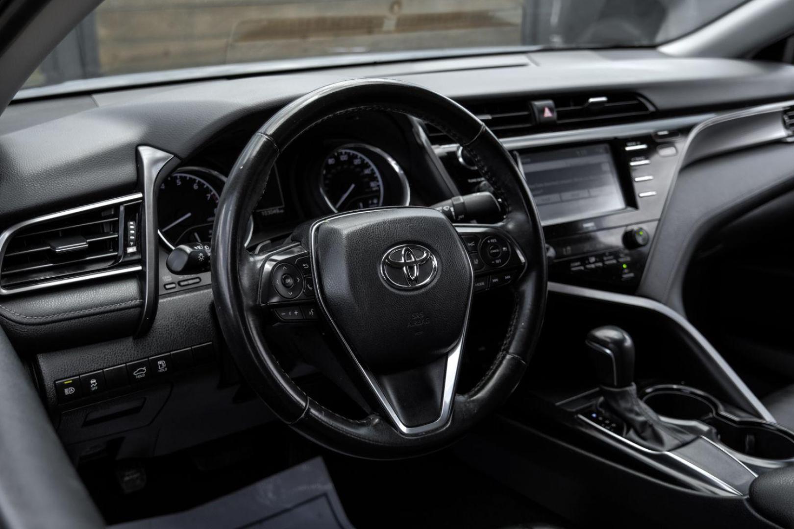 2020 BLACK Toyota Camry SE (4T1M11AK7LU) with an 2.5L L4 DOHC 16V engine, 8-Speed Automatic transmission, located at 2401 E Main St., Grand Prairie, TX, 75050, (972) 262-4440, 32.748981, -96.969643 - Photo#21