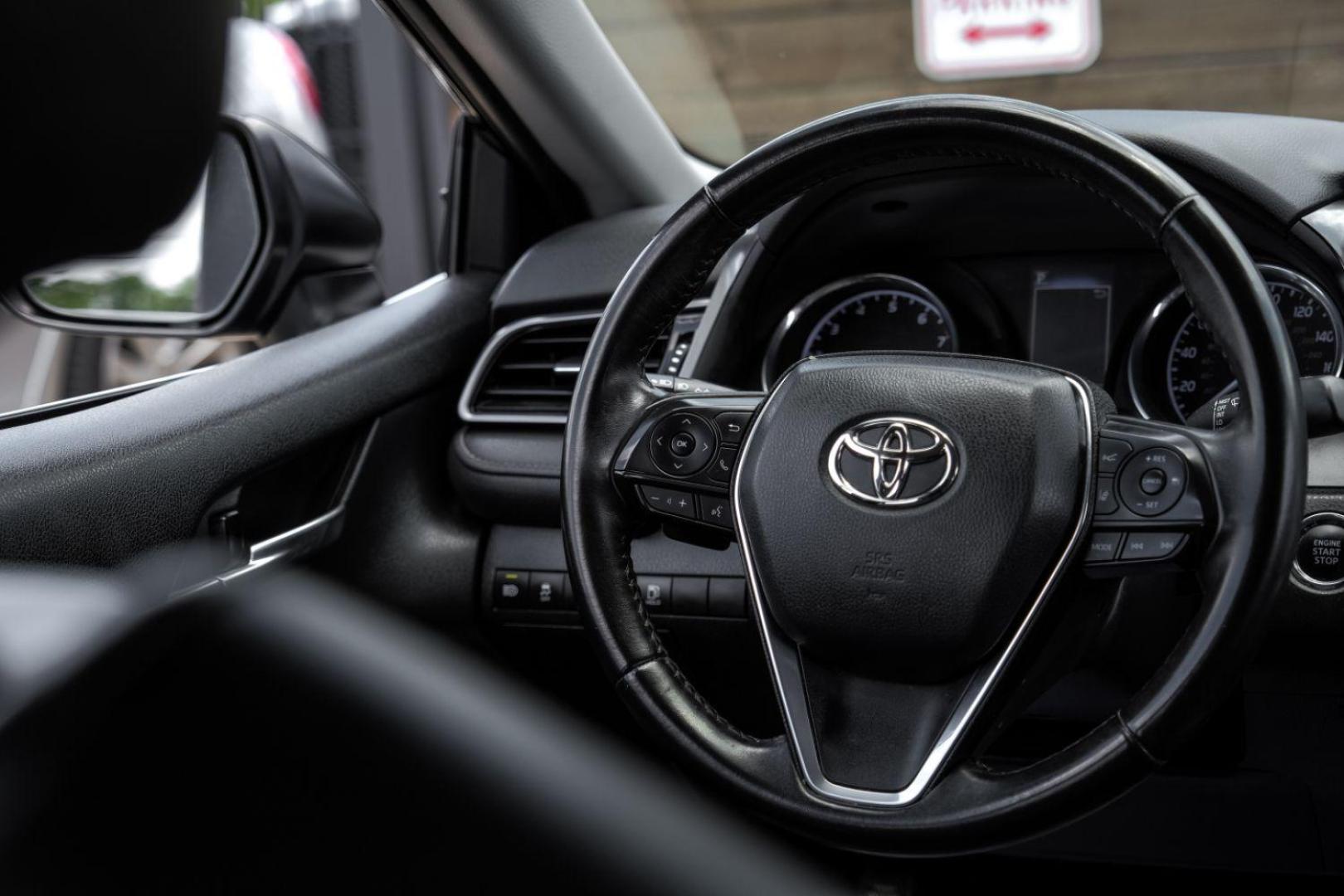 2020 BLACK Toyota Camry SE (4T1M11AK7LU) with an 2.5L L4 DOHC 16V engine, 8-Speed Automatic transmission, located at 2401 E Main St., Grand Prairie, TX, 75050, (972) 262-4440, 32.748981, -96.969643 - Photo#22