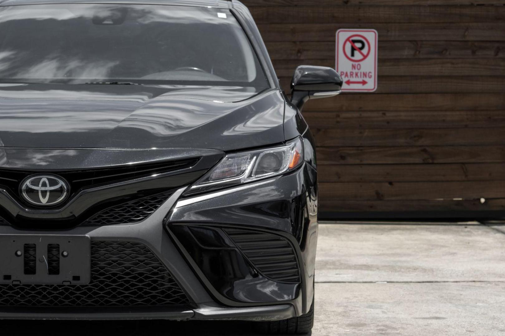 2020 BLACK Toyota Camry SE (4T1M11AK7LU) with an 2.5L L4 DOHC 16V engine, 8-Speed Automatic transmission, located at 2401 E Main St., Grand Prairie, TX, 75050, (972) 262-4440, 32.748981, -96.969643 - Photo#51