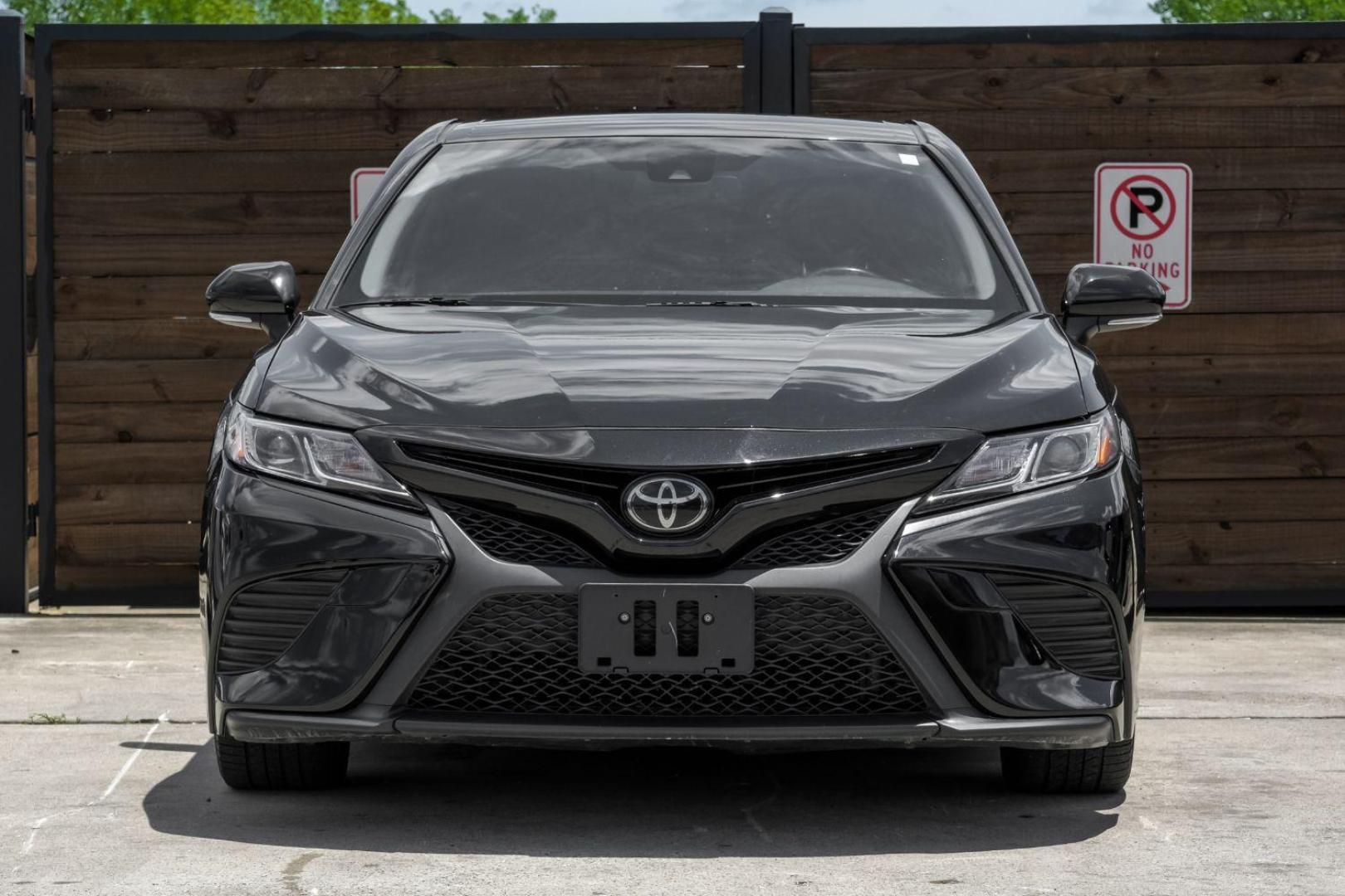 2020 BLACK Toyota Camry SE (4T1M11AK7LU) with an 2.5L L4 DOHC 16V engine, 8-Speed Automatic transmission, located at 2401 E Main St., Grand Prairie, TX, 75050, (972) 262-4440, 32.748981, -96.969643 - Photo#6