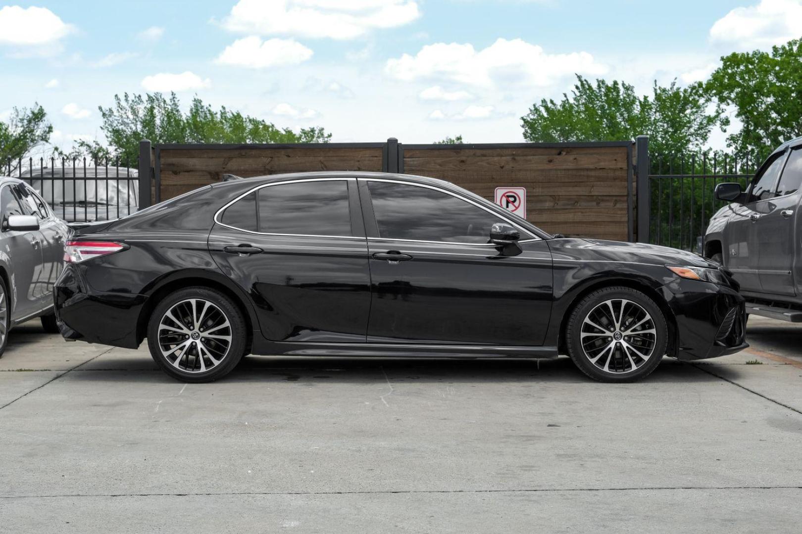 2020 BLACK Toyota Camry SE (4T1M11AK7LU) with an 2.5L L4 DOHC 16V engine, 8-Speed Automatic transmission, located at 2401 E Main St., Grand Prairie, TX, 75050, (972) 262-4440, 32.748981, -96.969643 - Photo#8